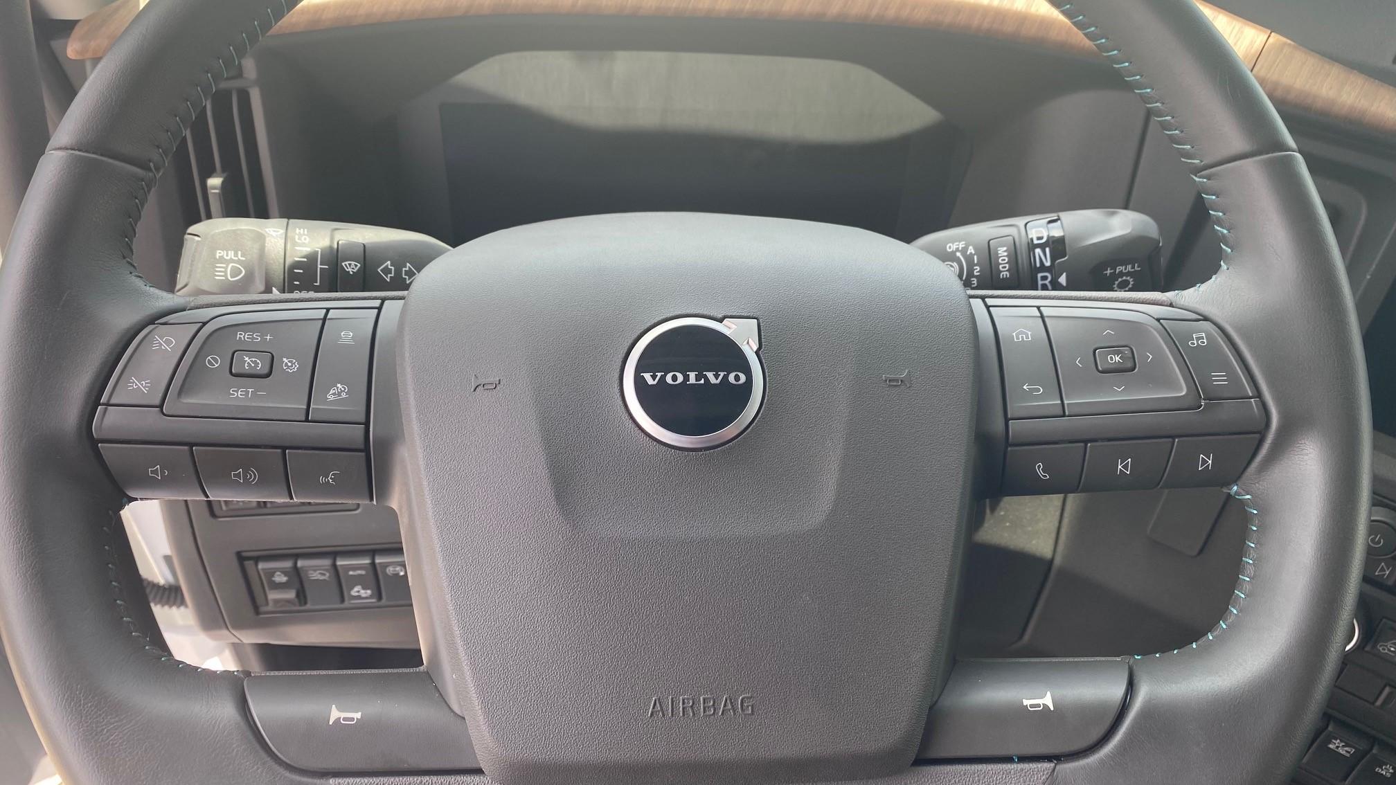 2025 Volvo VNL 860 in AUSTIN, TX — photo 13