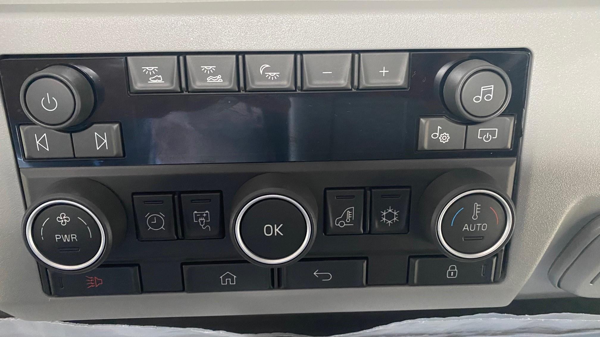 2025 Volvo VNL 860 in AUSTIN, TX — photo 24