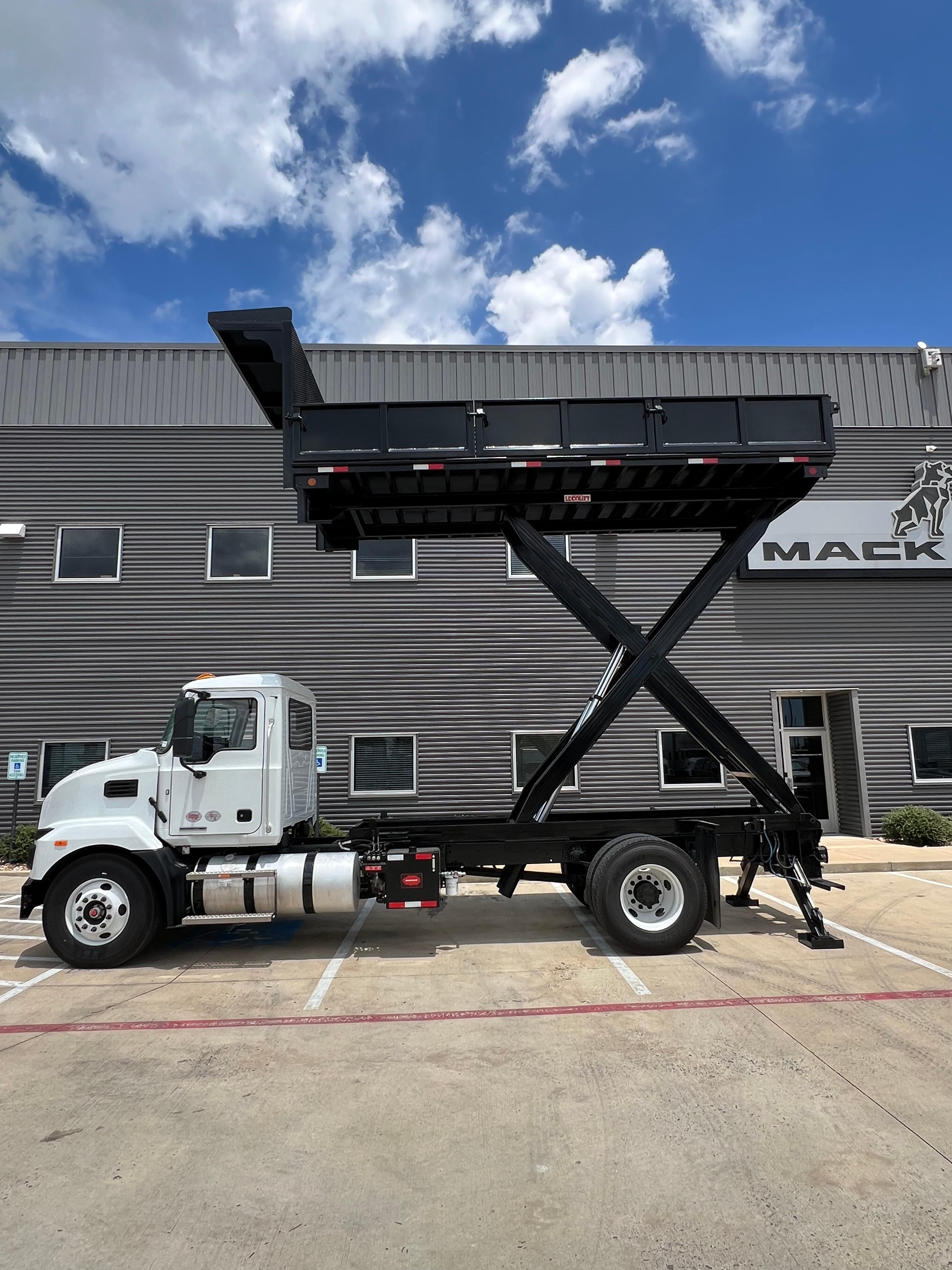 2025 Mack MD
