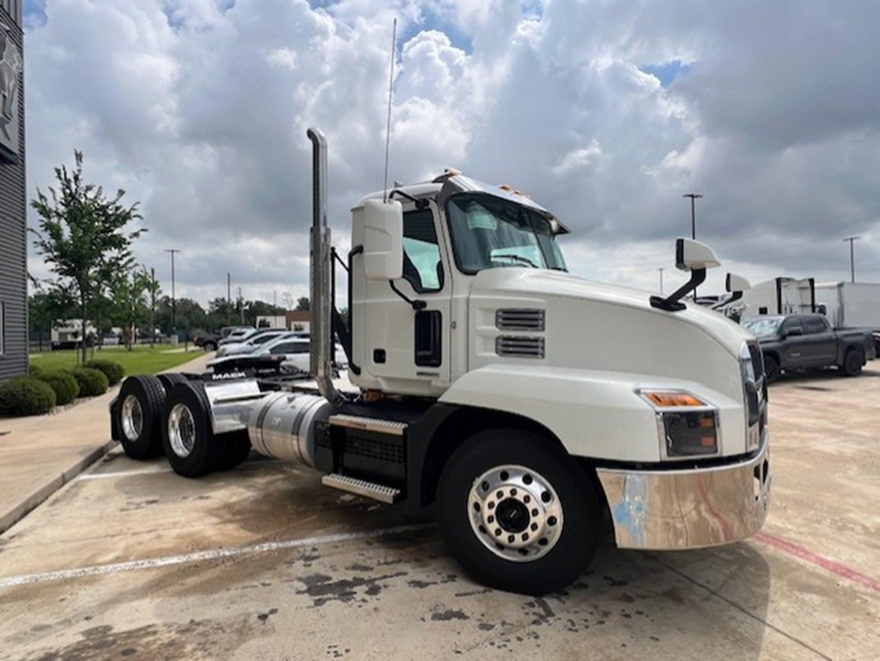 2026 Mack Anthem in HOUSTON, TX — photo 2