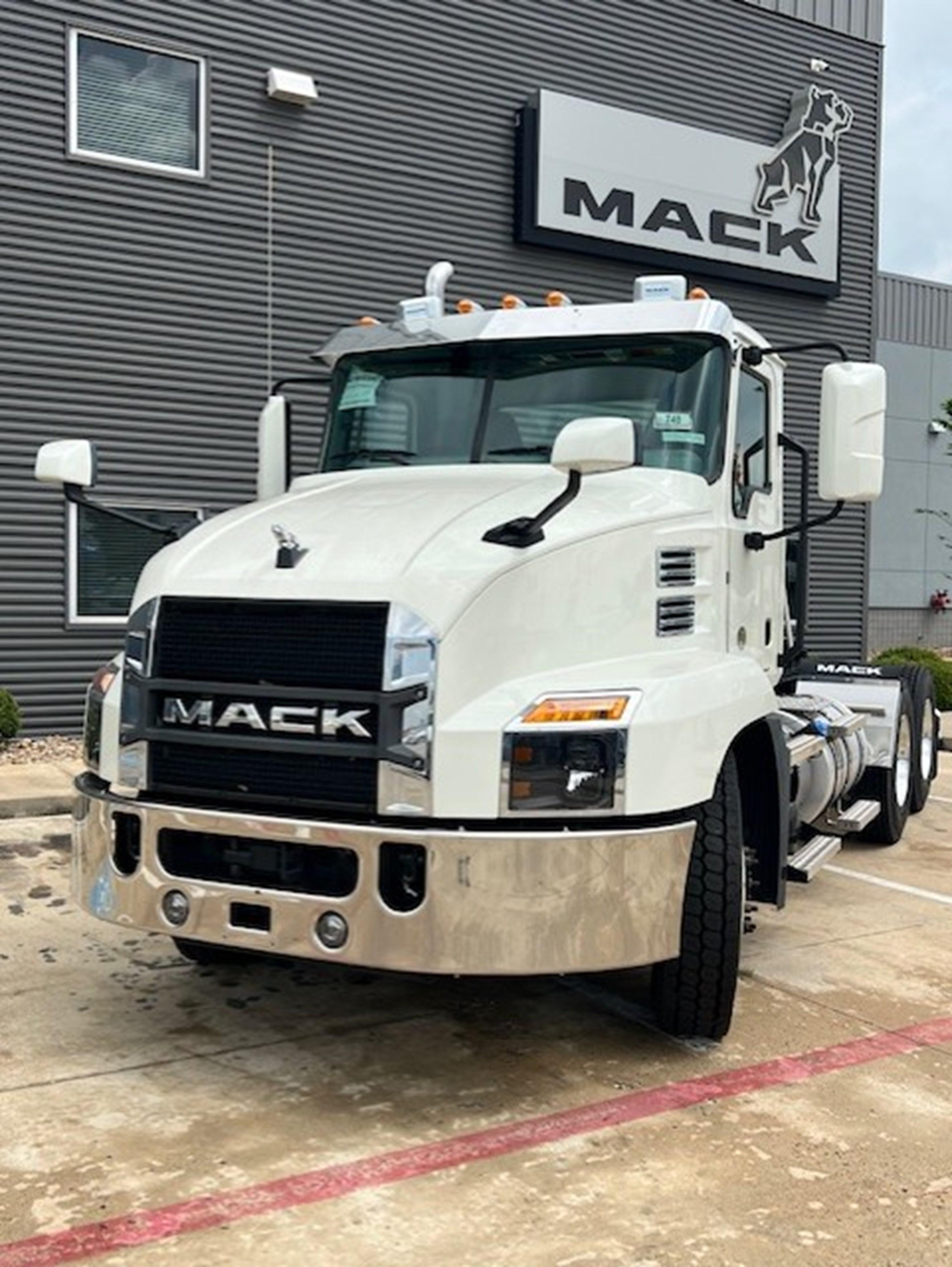2026 Mack Anthem in HOUSTON, TX — photo 3