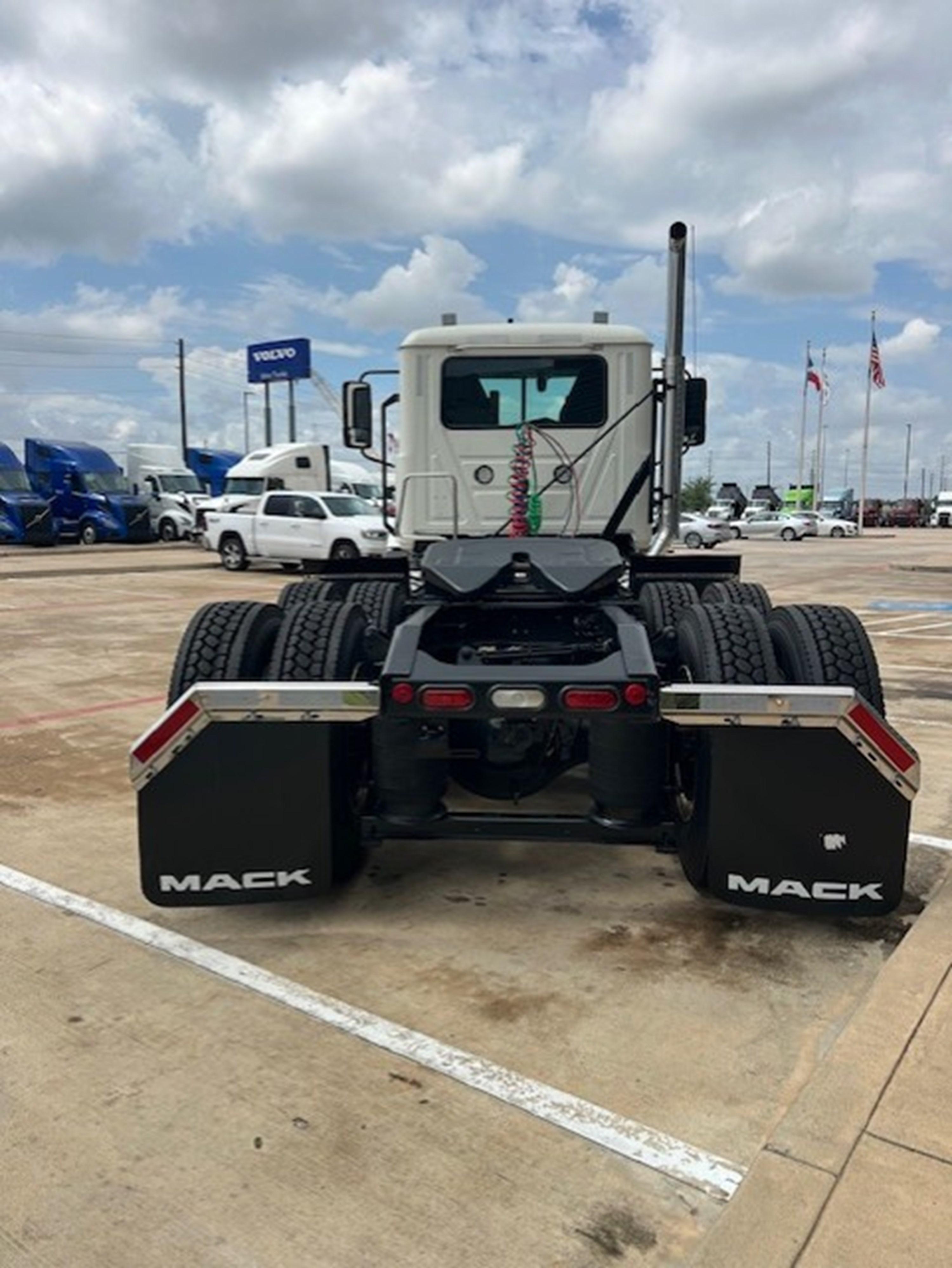 2026 Mack Anthem in HOUSTON, TX — photo 5