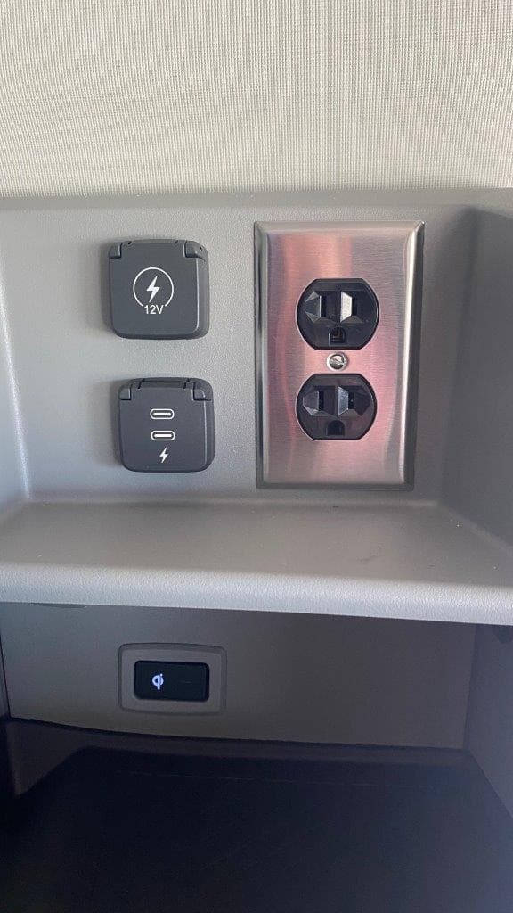 2025 Volvo VNL 660 in AUSTIN, TX — photo 21
