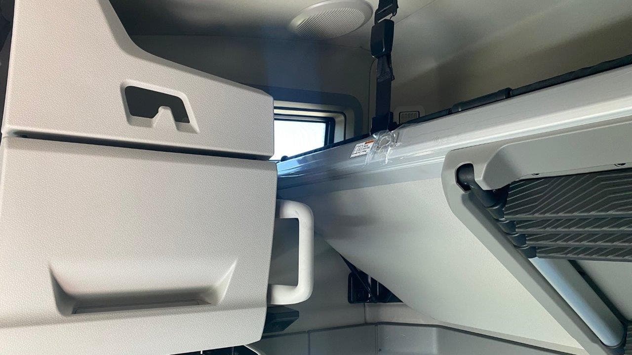 2025 Volvo VNL 660 in AUSTIN, TX — photo 27
