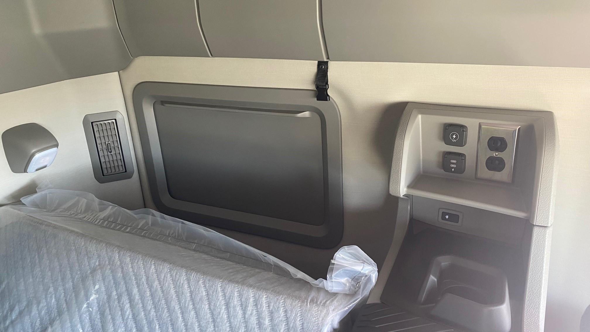 2025 Volvo VNL 660 in AUSTIN, TX — photo 22