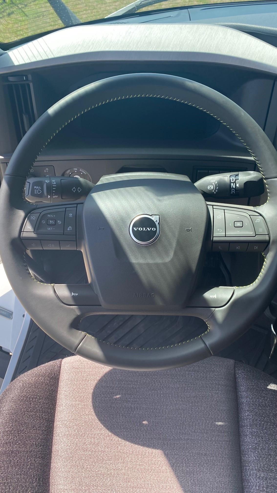 2025 Volvo VNL 660 in AUSTIN, TX — photo 30
