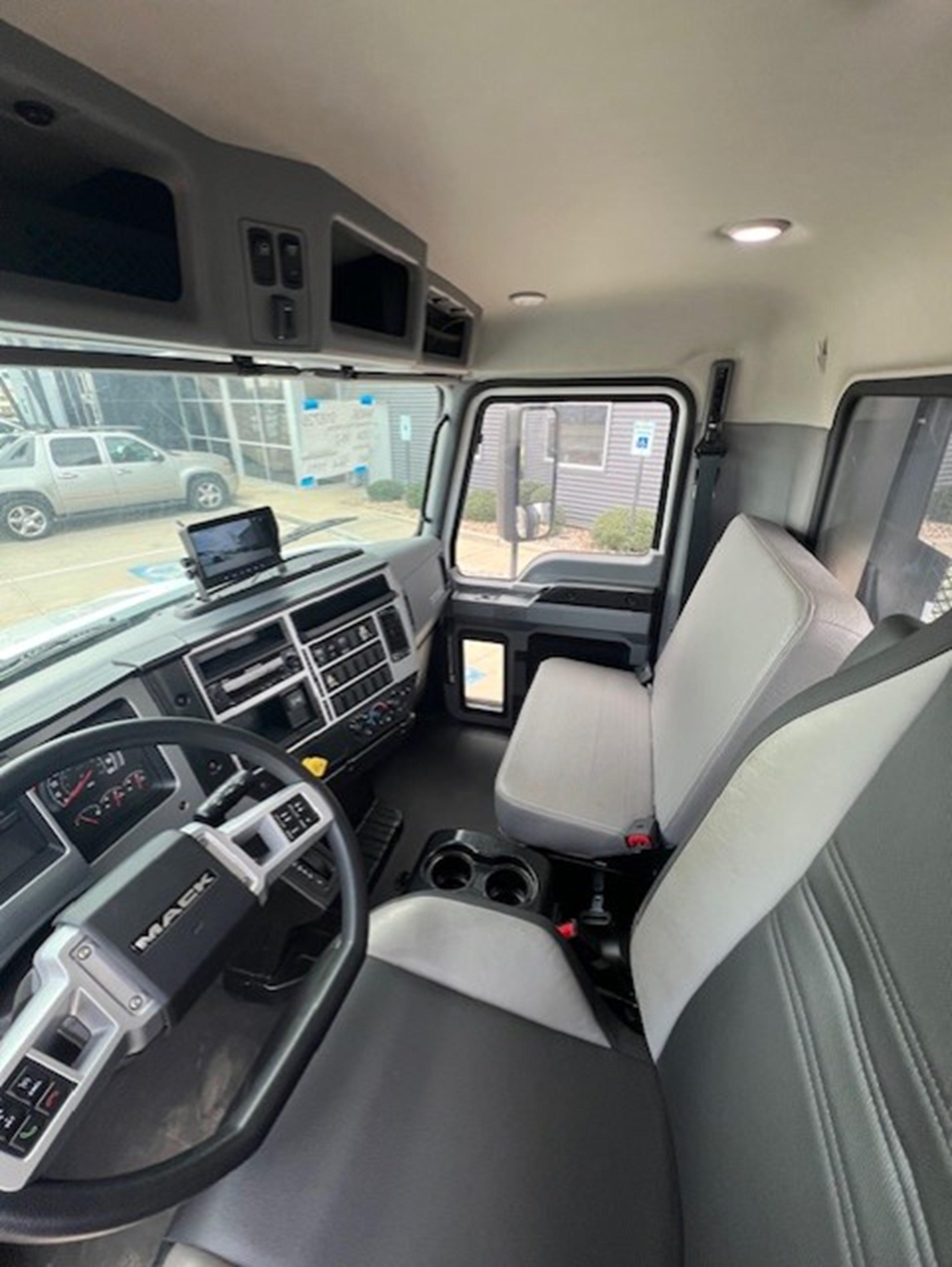 2026 Mack MD in HOUSTON, TX — photo 8