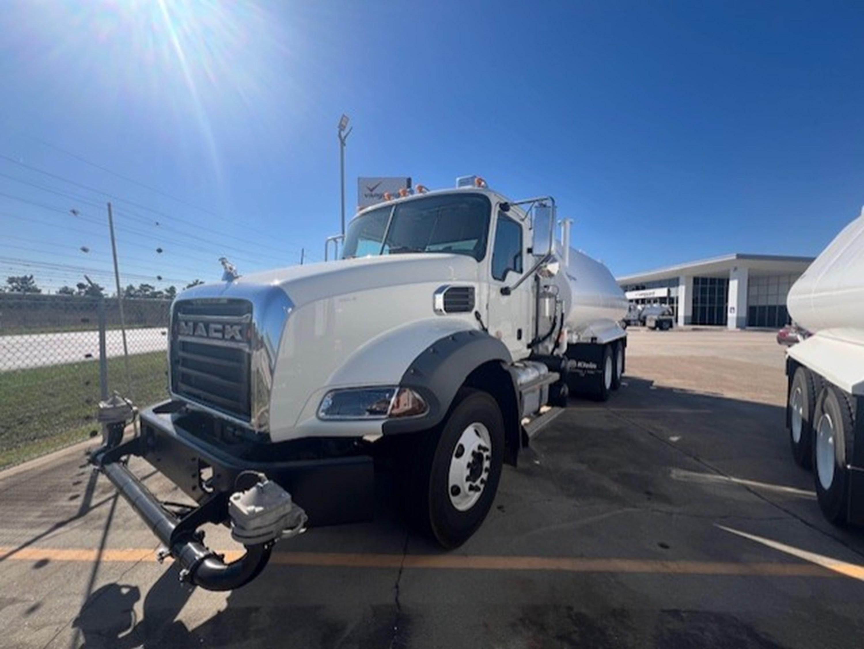 2026 Mack in HOUSTON, TX — photo 2