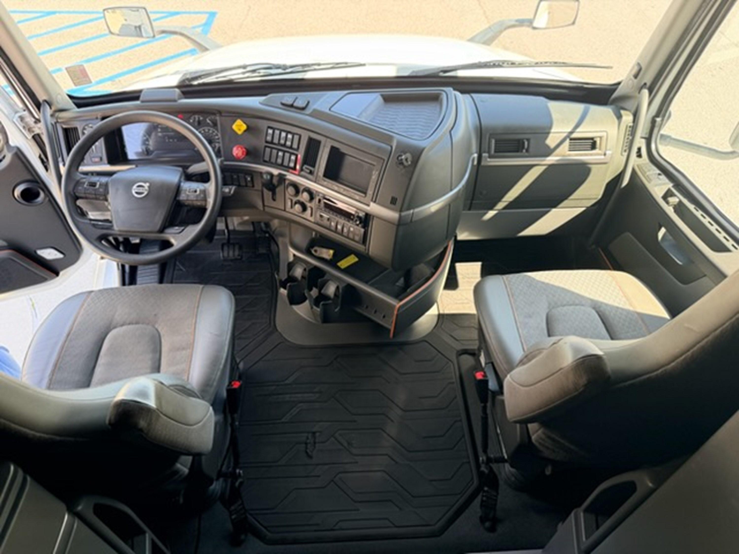 2023 Volvo VNL 760 in ATLANTA (700 & 703), GA — photo 11