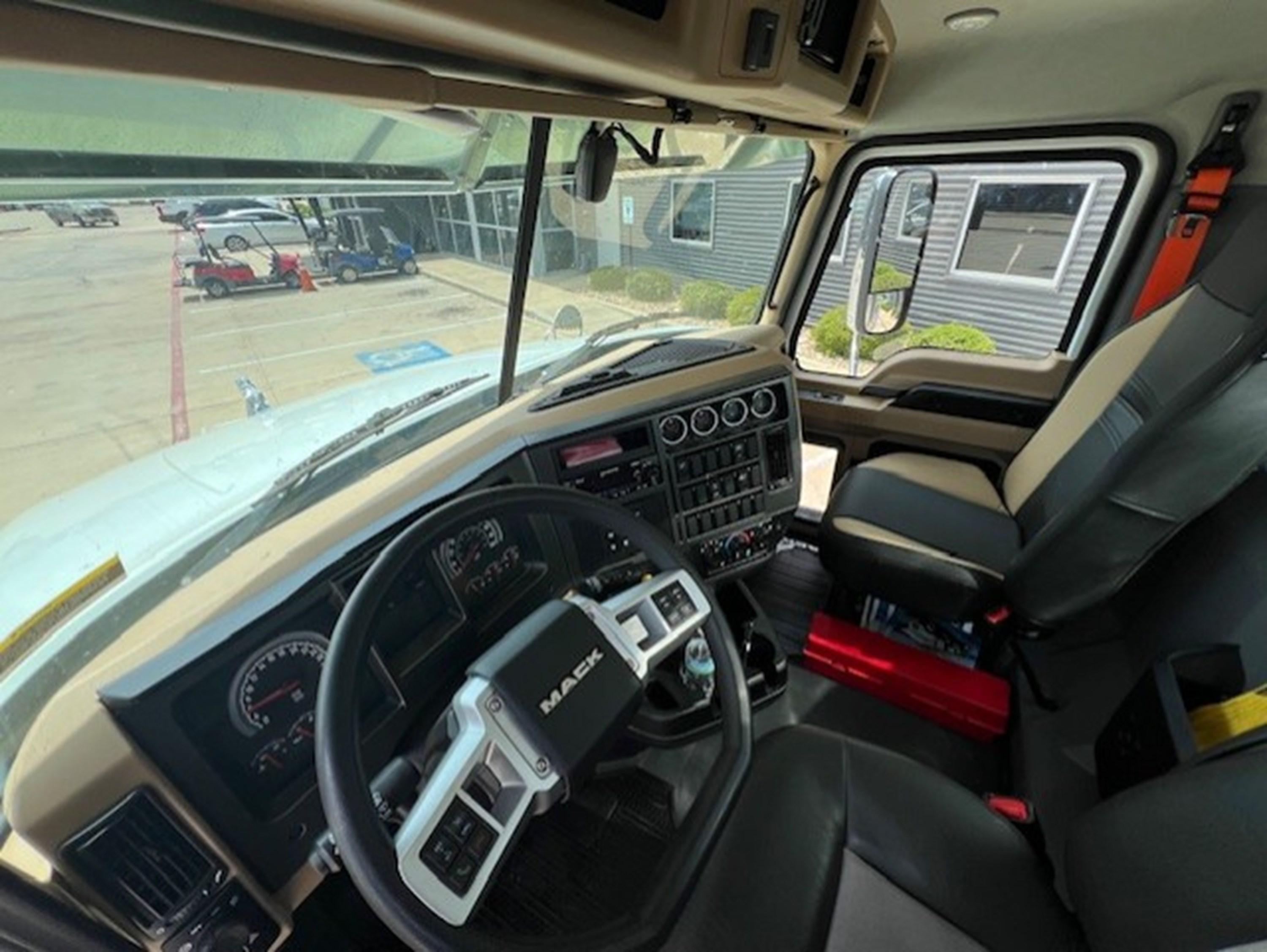 2026 Mack in HOUSTON, TX — photo 9