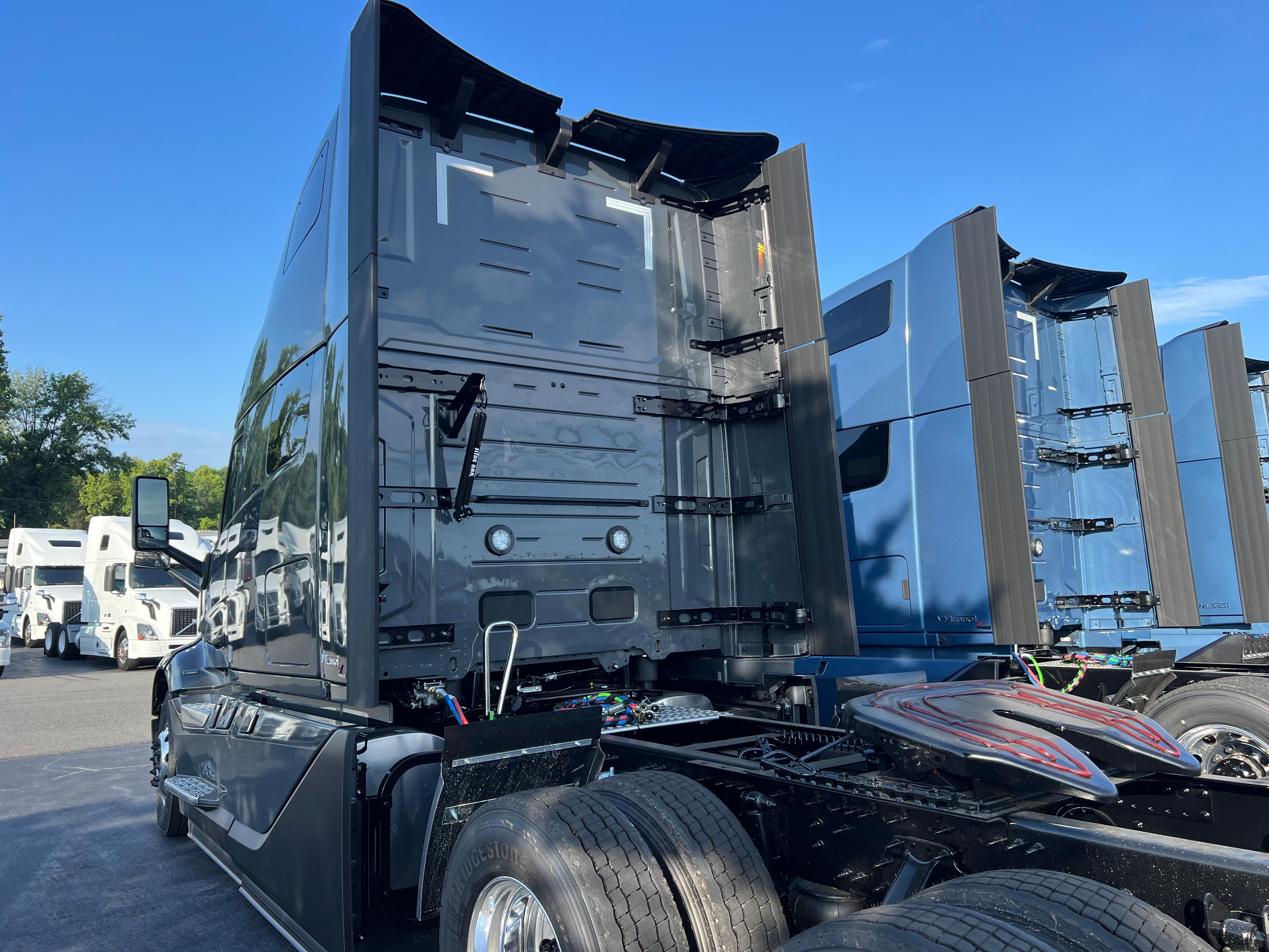 2026 Volvo VNL 860 in GREENSBORO, NC — photo 4