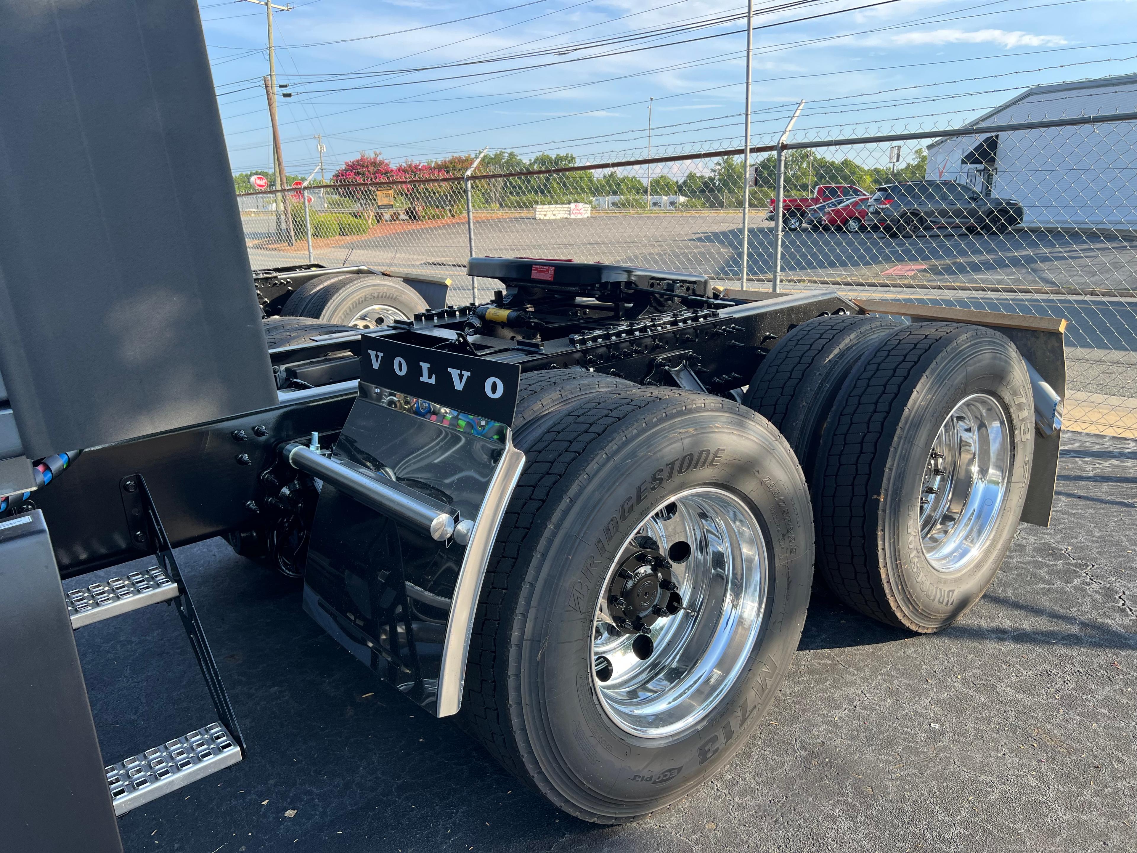 2026 Volvo VNL 860 in GREENSBORO, NC — photo 5