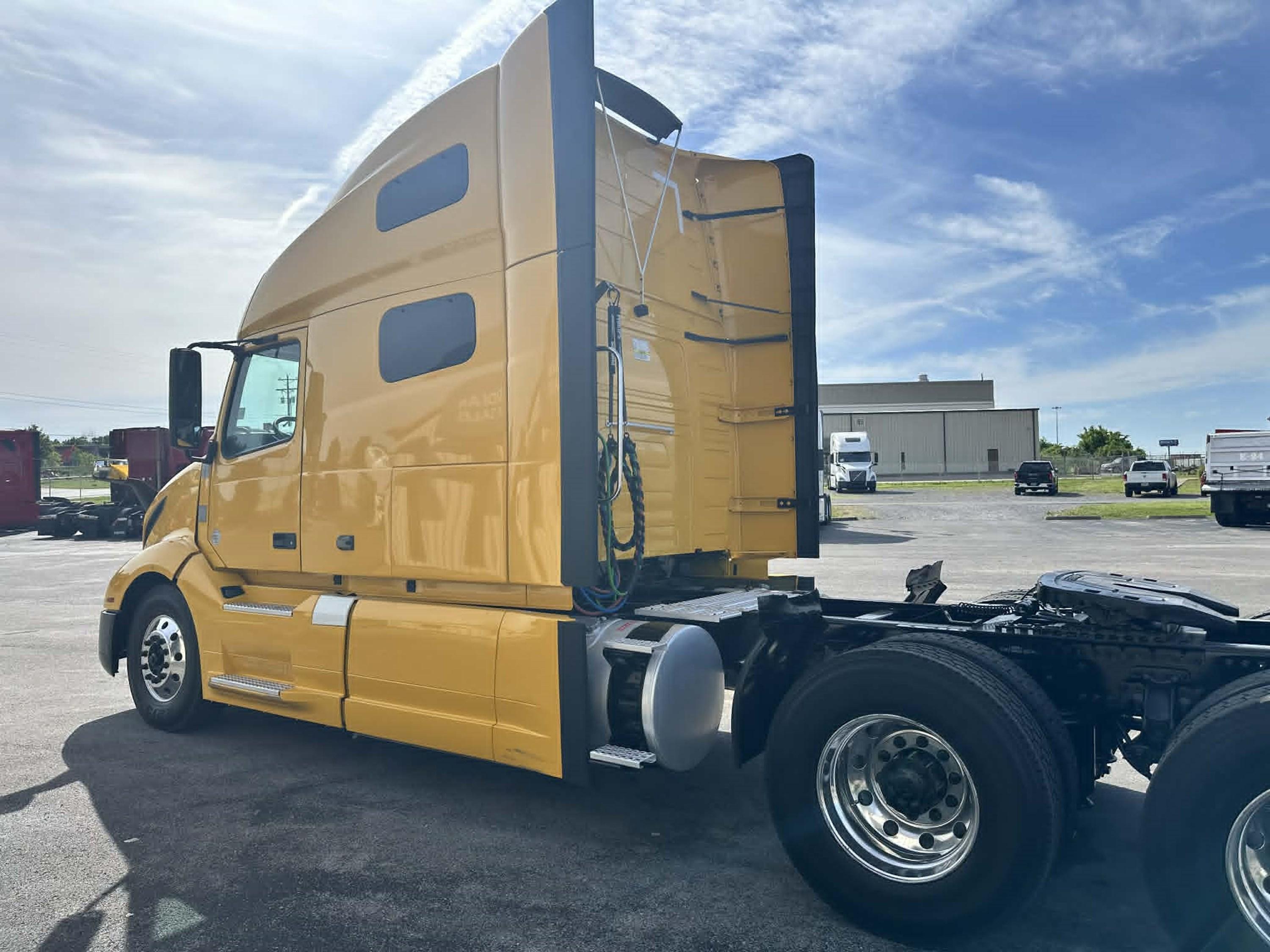 2022 Volvo VNL 760 in FRANKLIN, KY — photo 4
