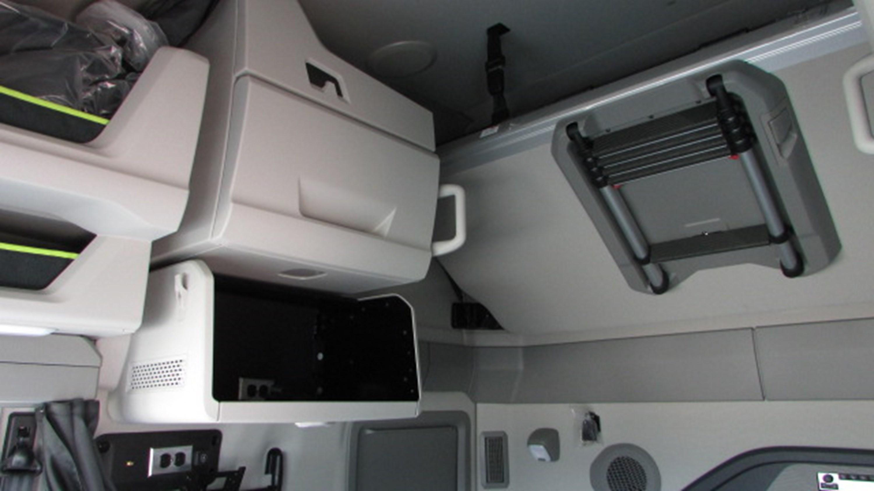 2026 Volvo VNL 860 in HOUSTON, TX — photo 10