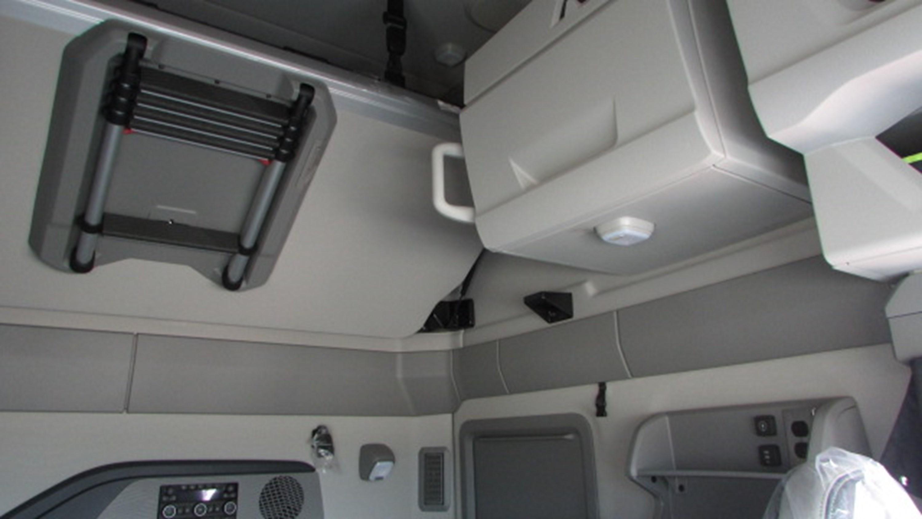 2026 Volvo VNL 860 in HOUSTON, TX — photo 12