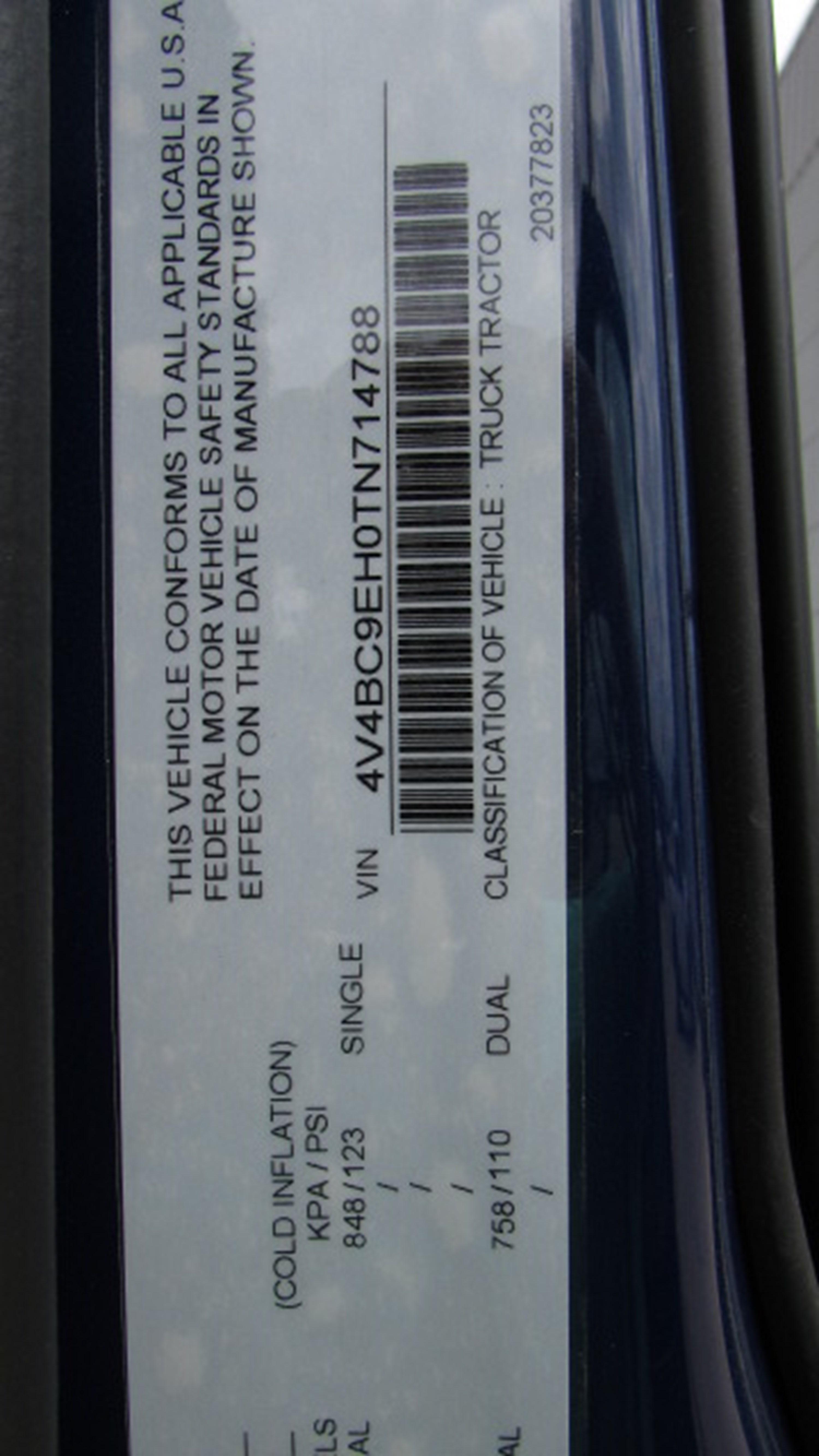 2026 Volvo VNL 860 in HOUSTON, TX — photo 19