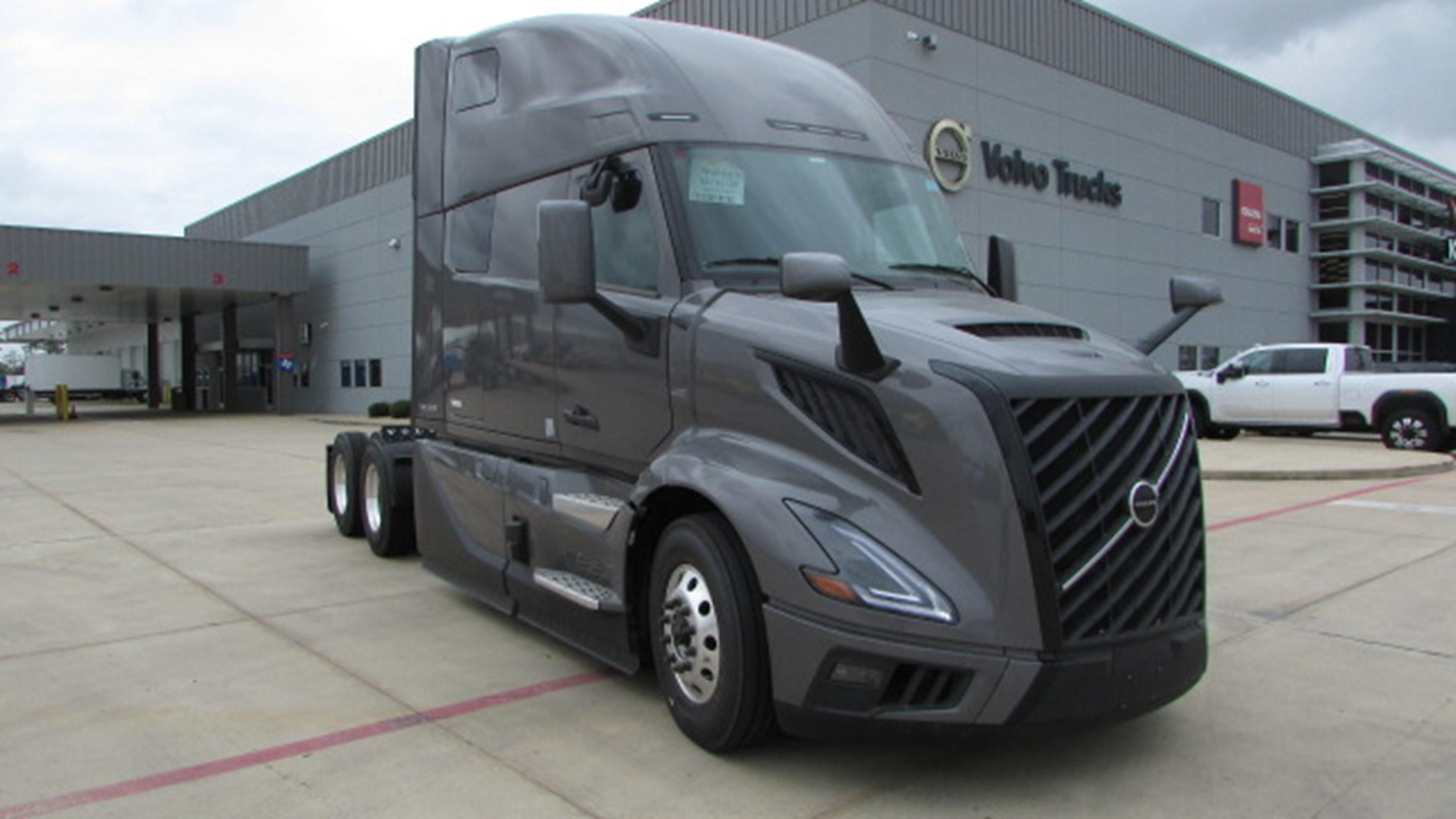 2026 Volvo VNL 860 in HOUSTON, TX — photo 2