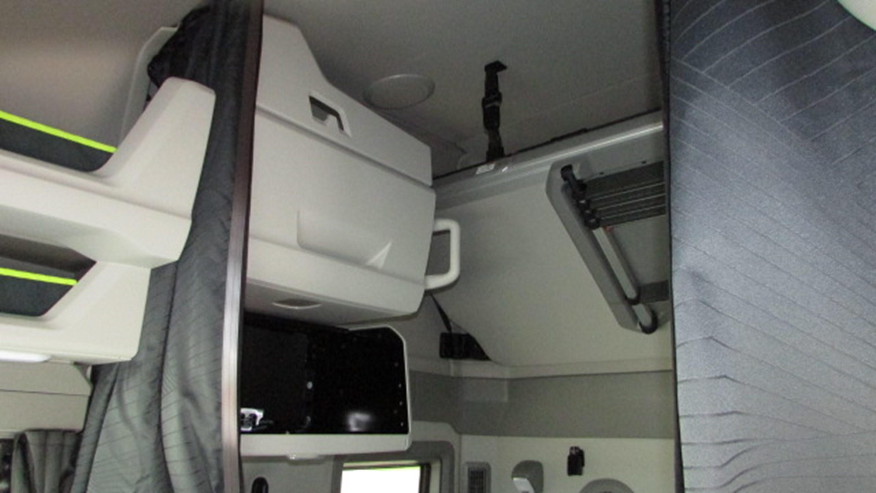 2026 Volvo VNL 860 in HOUSTON, TX — photo 10