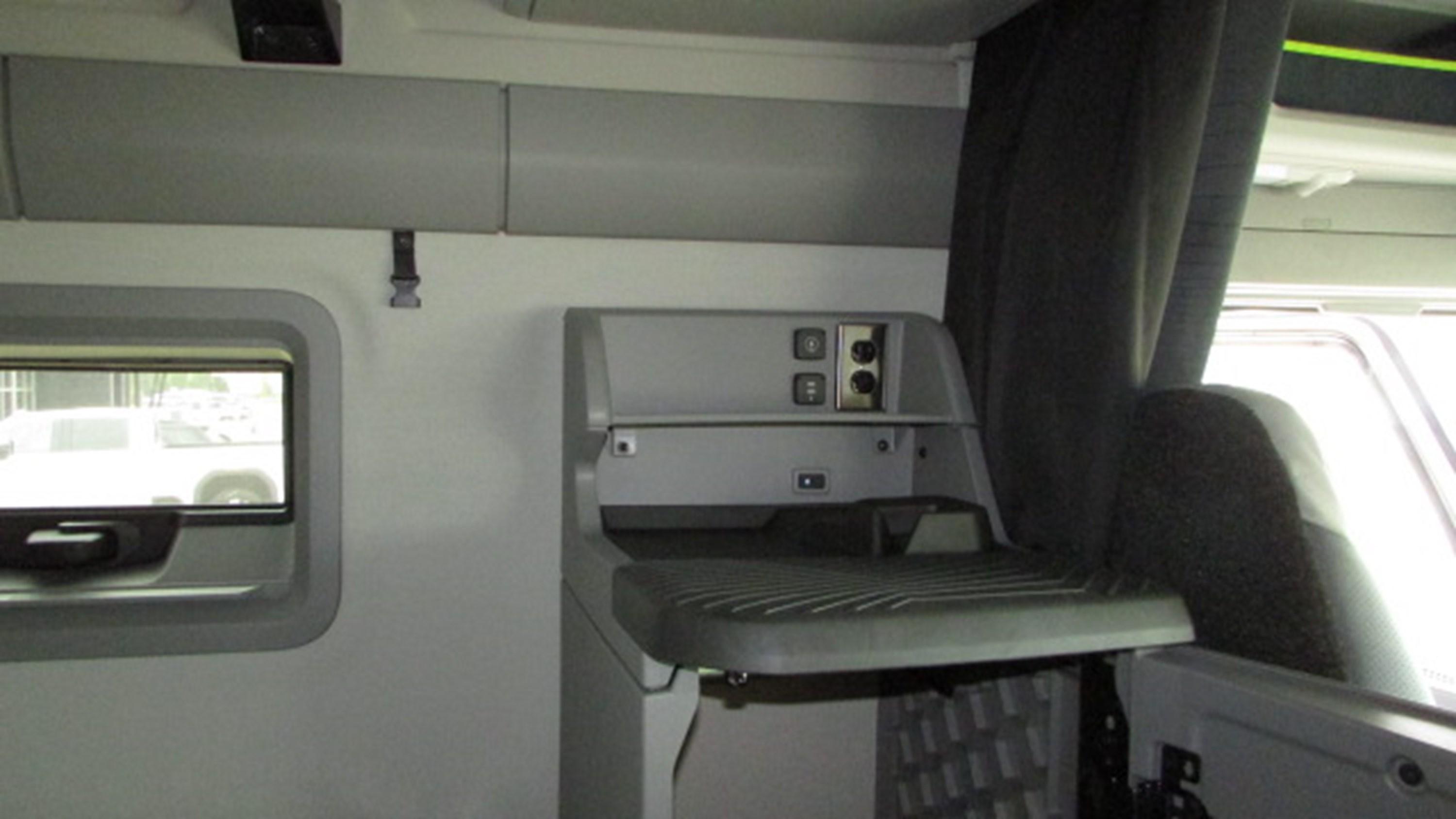 2026 Volvo VNL 860 in HOUSTON, TX — photo 17