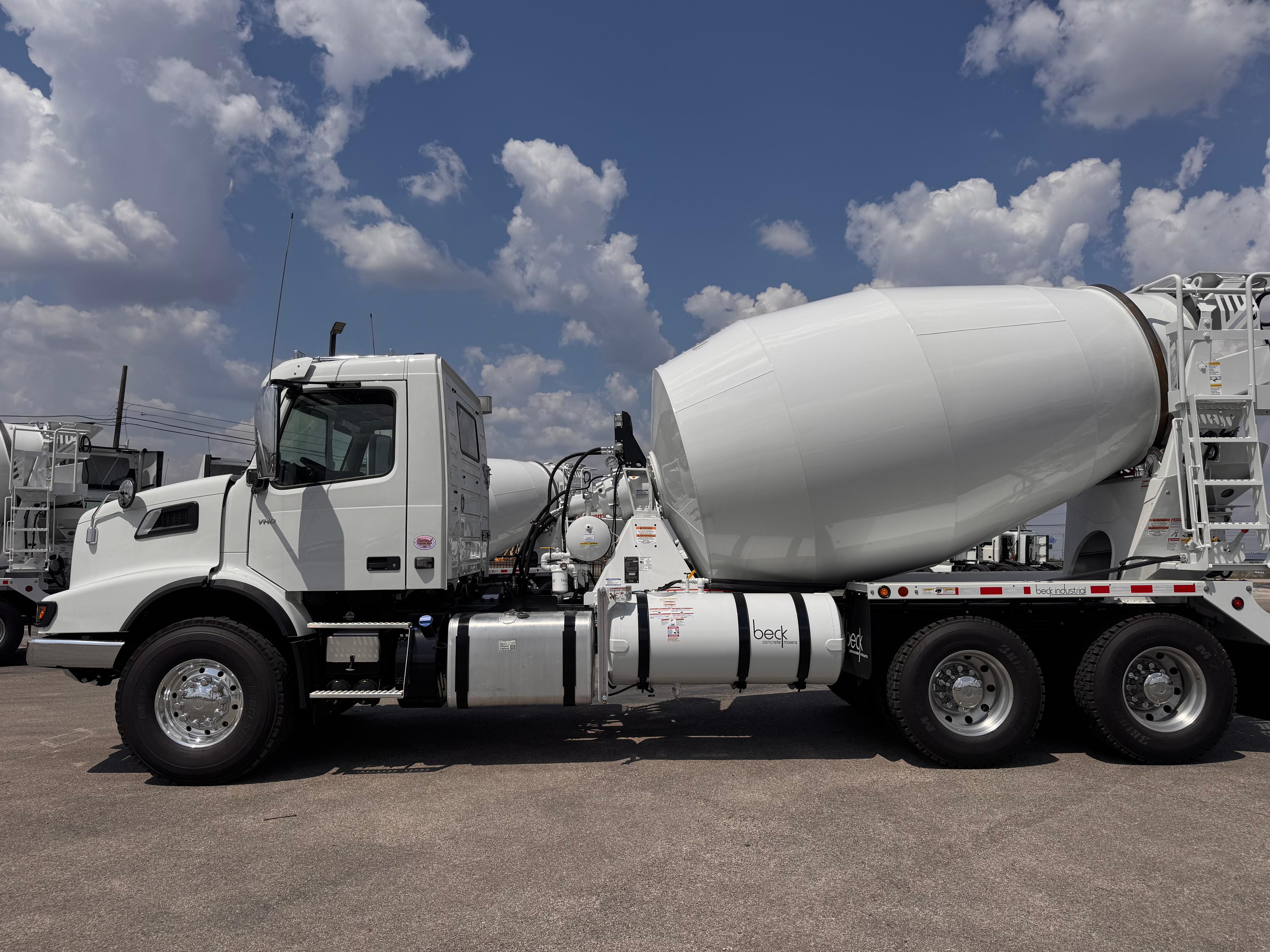 2026 Volvo in AUSTIN, TX — photo 2