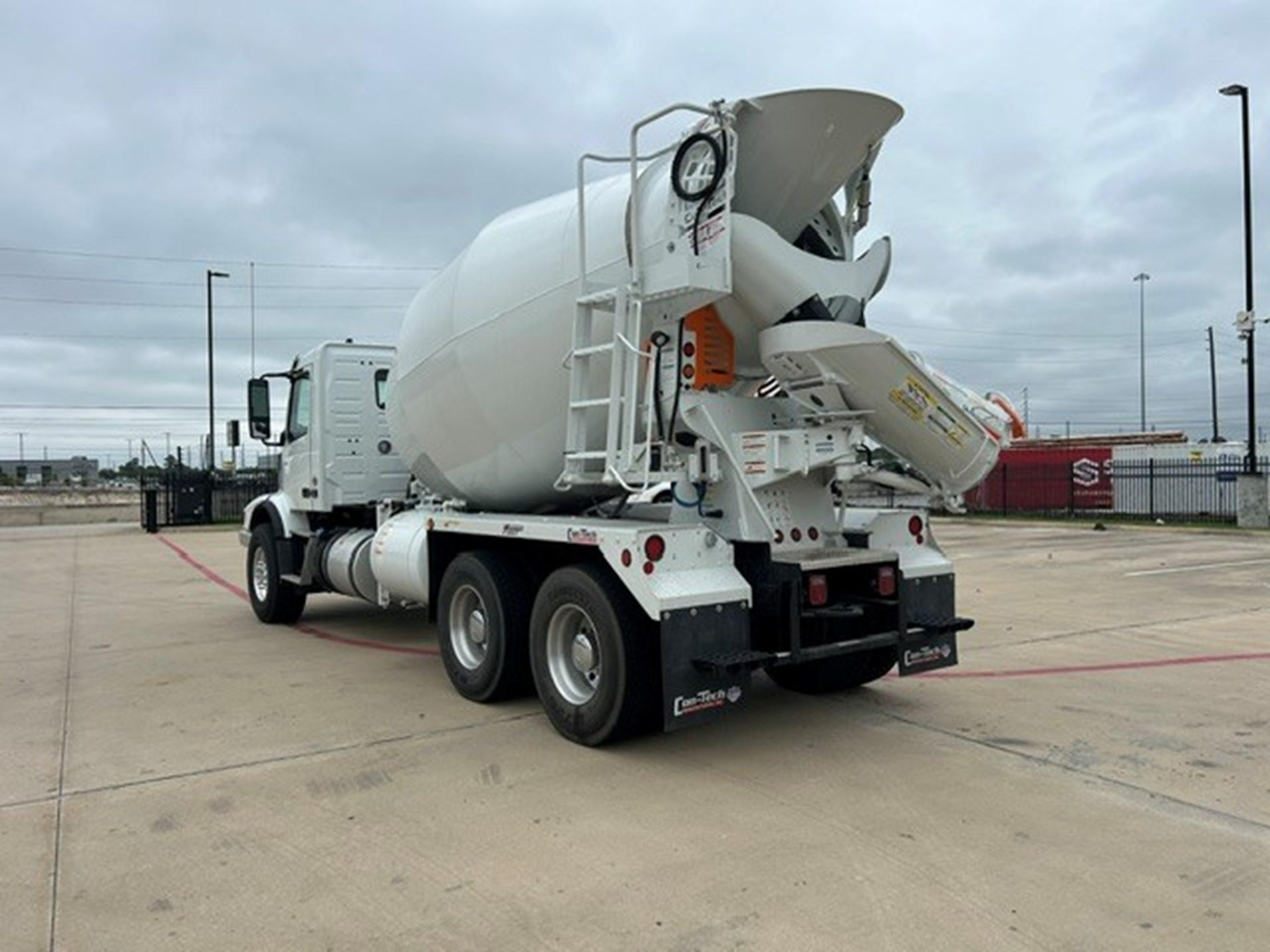 2026 Volvo in HOUSTON, TX — photo 5