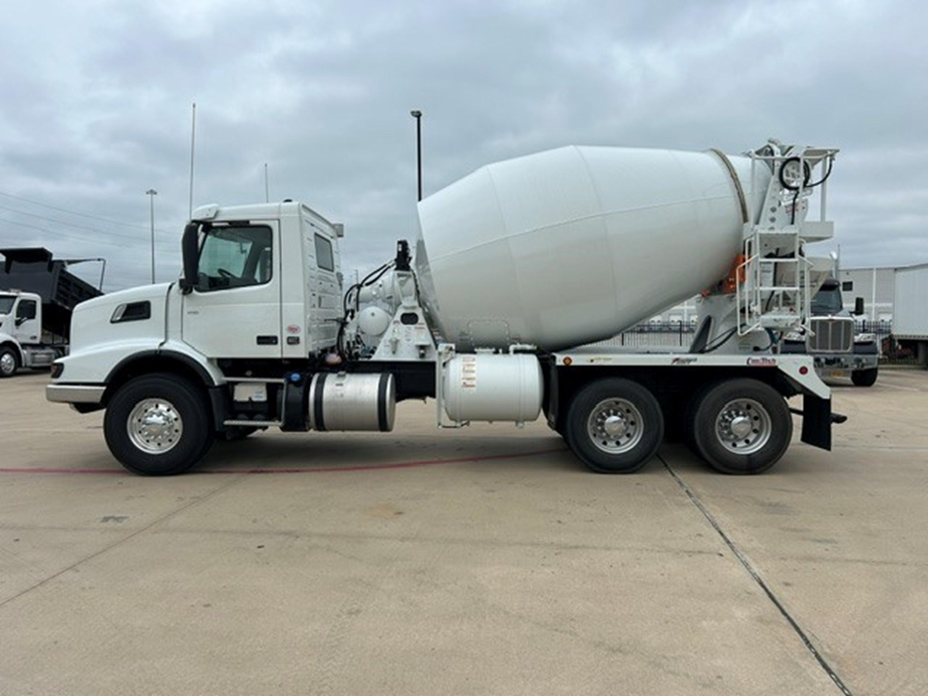 2026 Volvo in HOUSTON, TX — photo 6