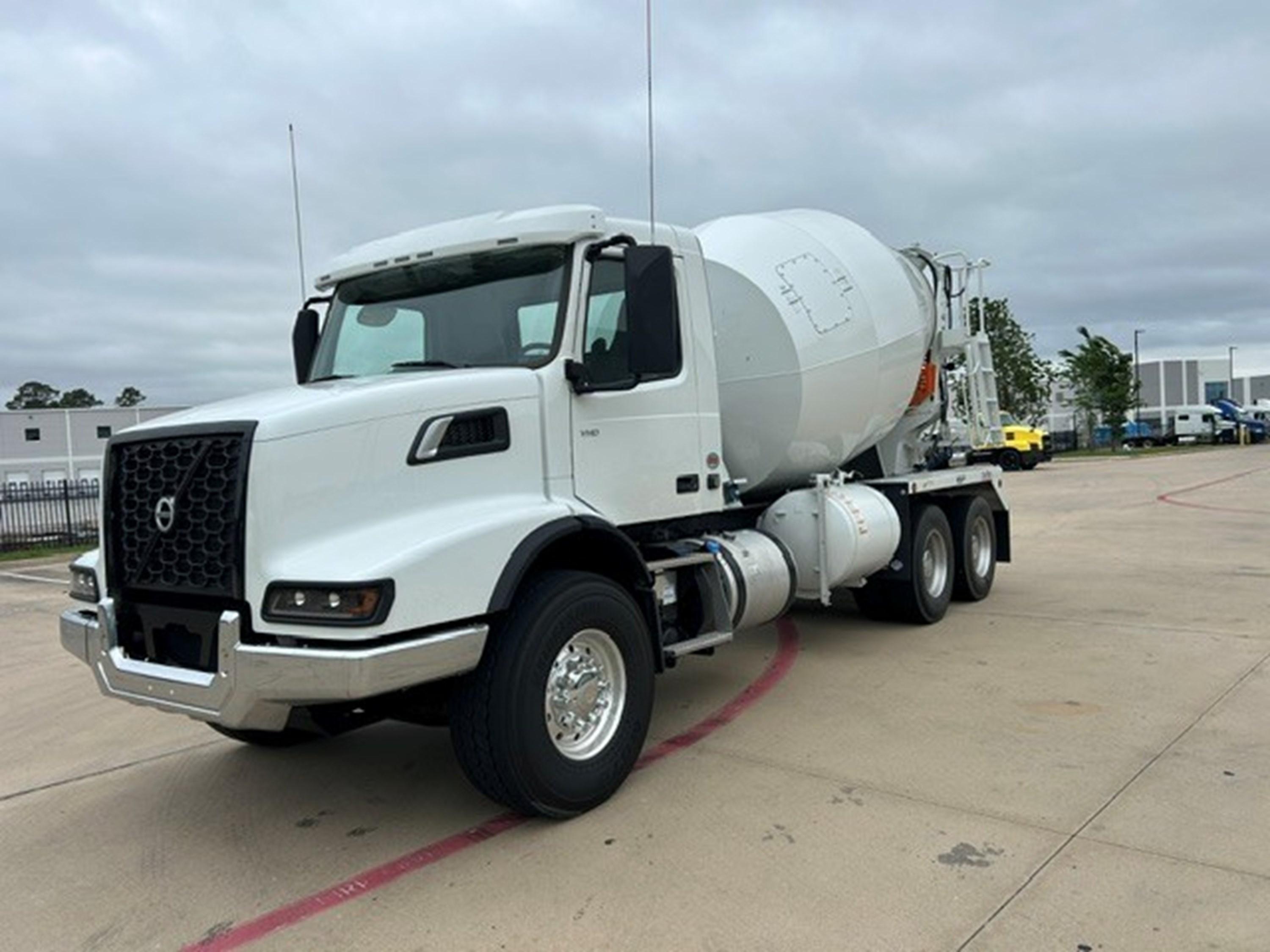 2026 Volvo in HOUSTON, TX — photo 7
