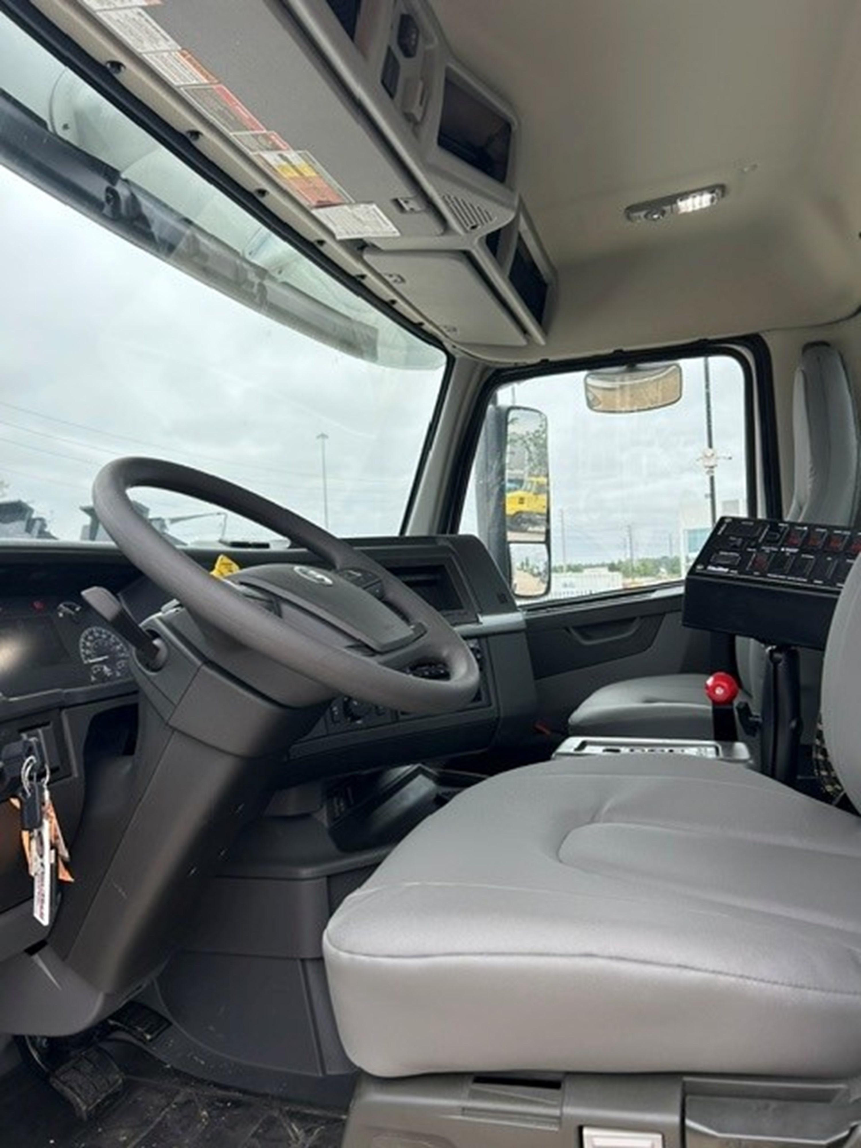 2026 Volvo in HOUSTON, TX — photo 8