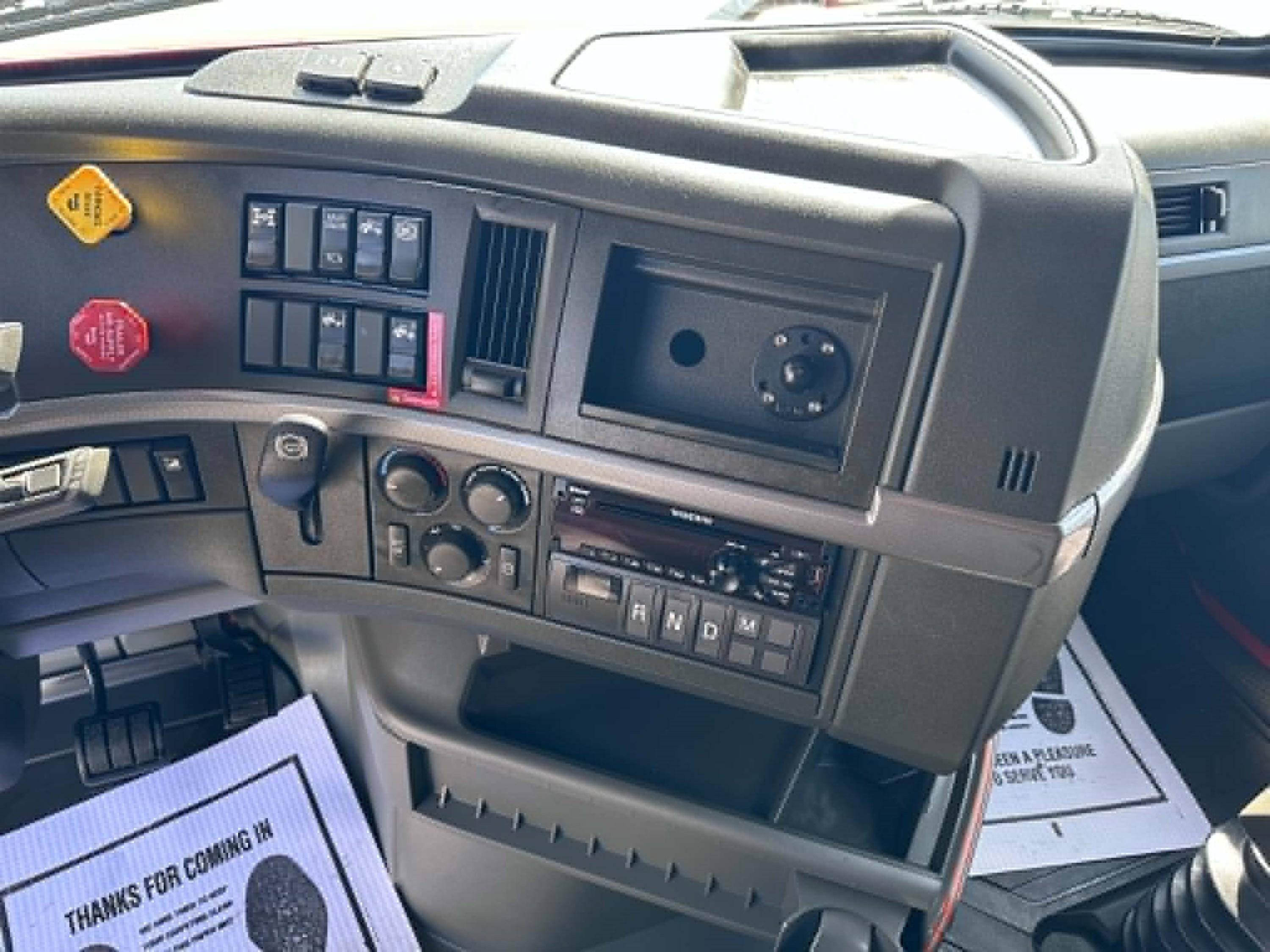 2021 Volvo VNL 760 in FRANKLIN, KY — photo 11