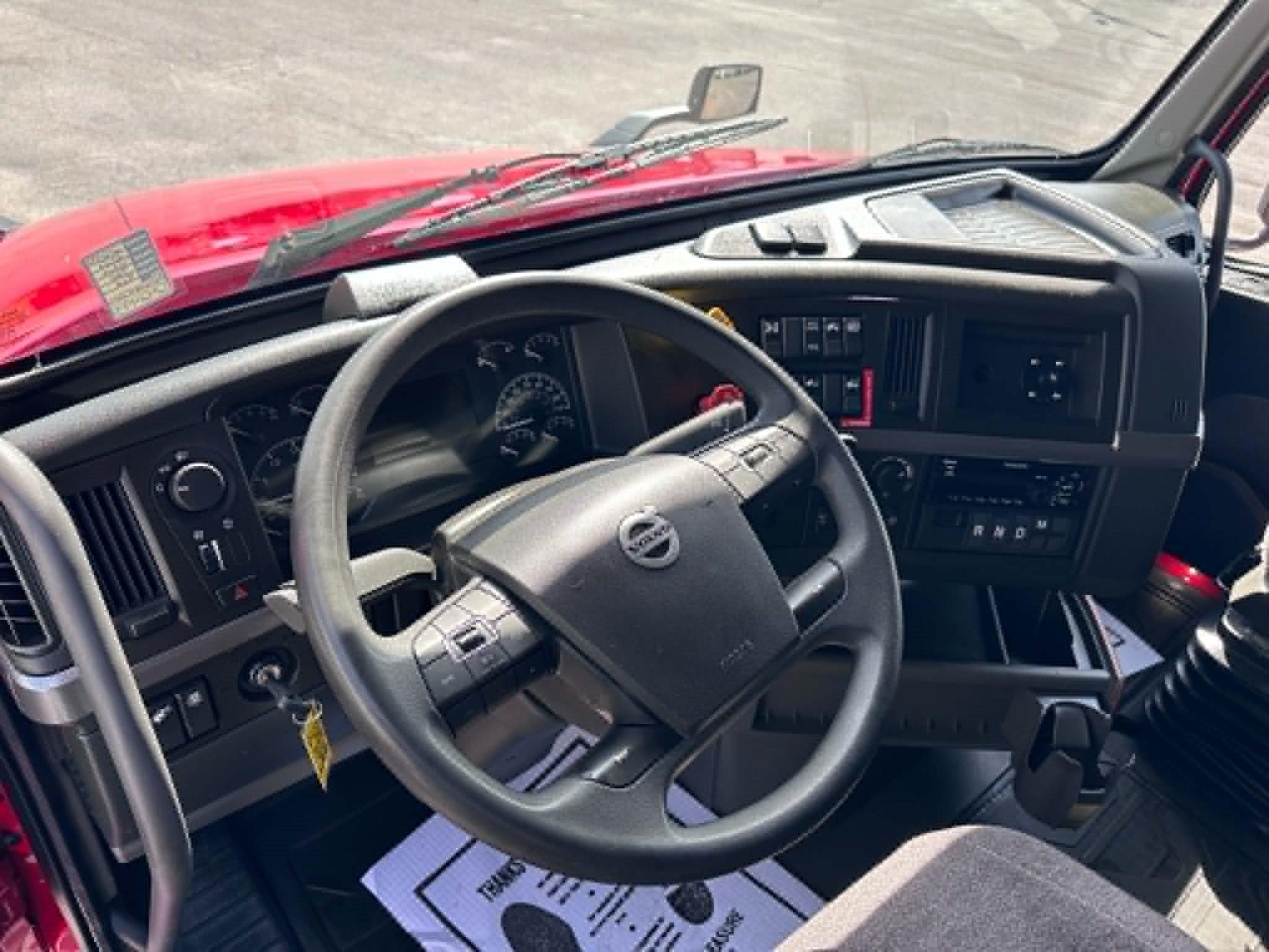 2021 Volvo VNL 760 in CLARKSVILLE, TN — photo 8
