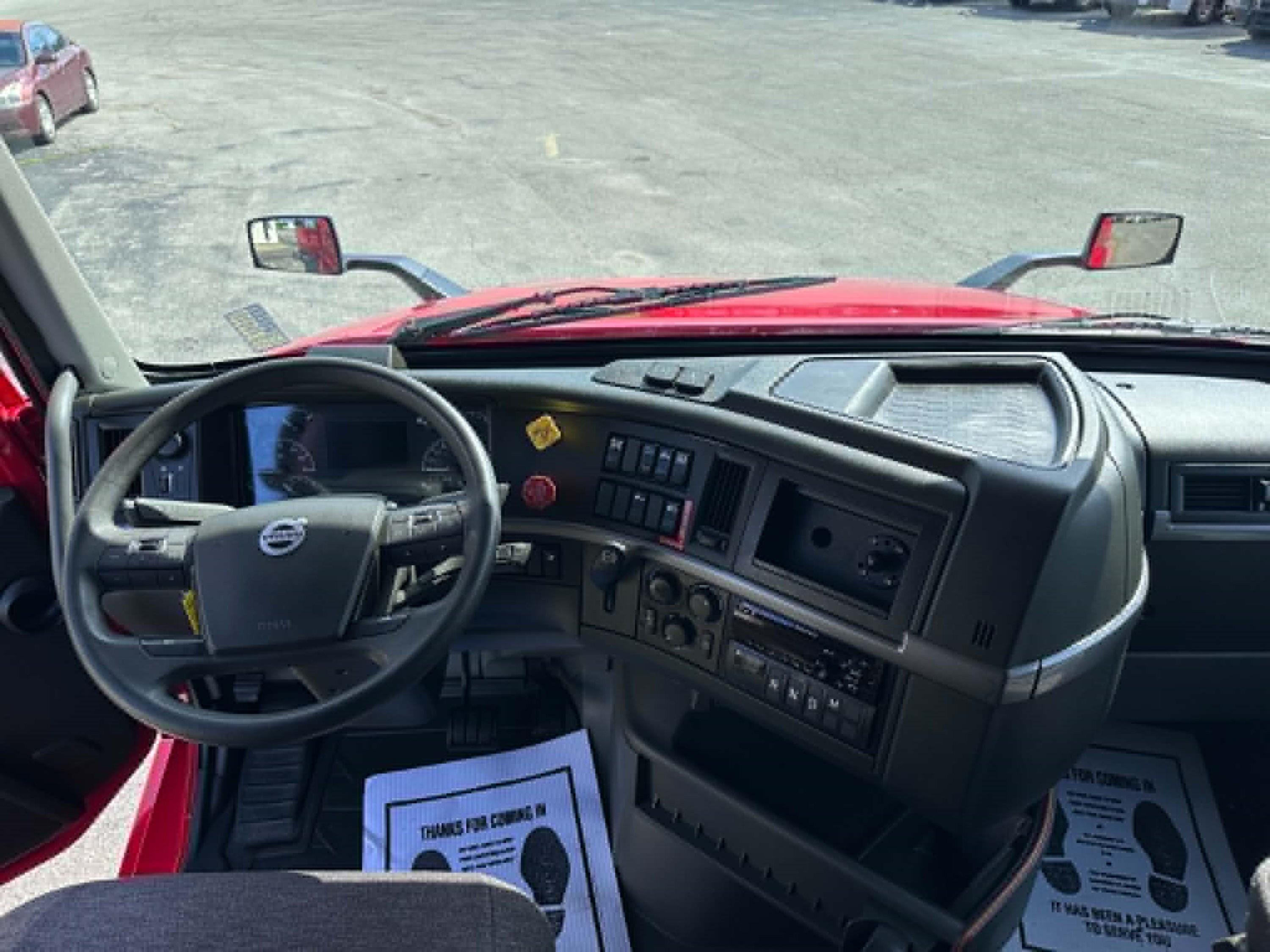 2021 Volvo VNL 760 in CLARKSVILLE, TN — photo 10