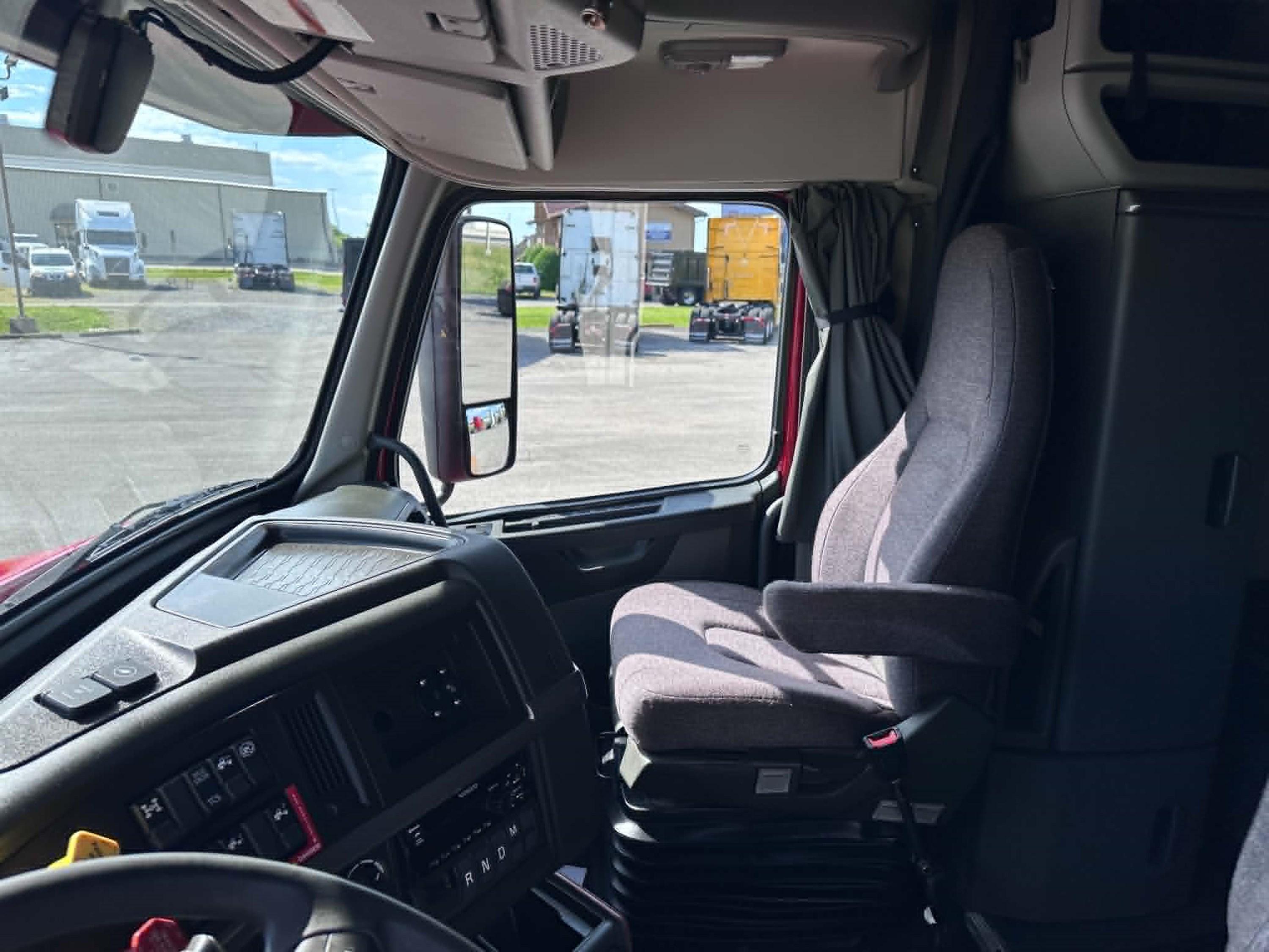 2022 Volvo VNL 760 in FRANKLIN, KY — photo 10