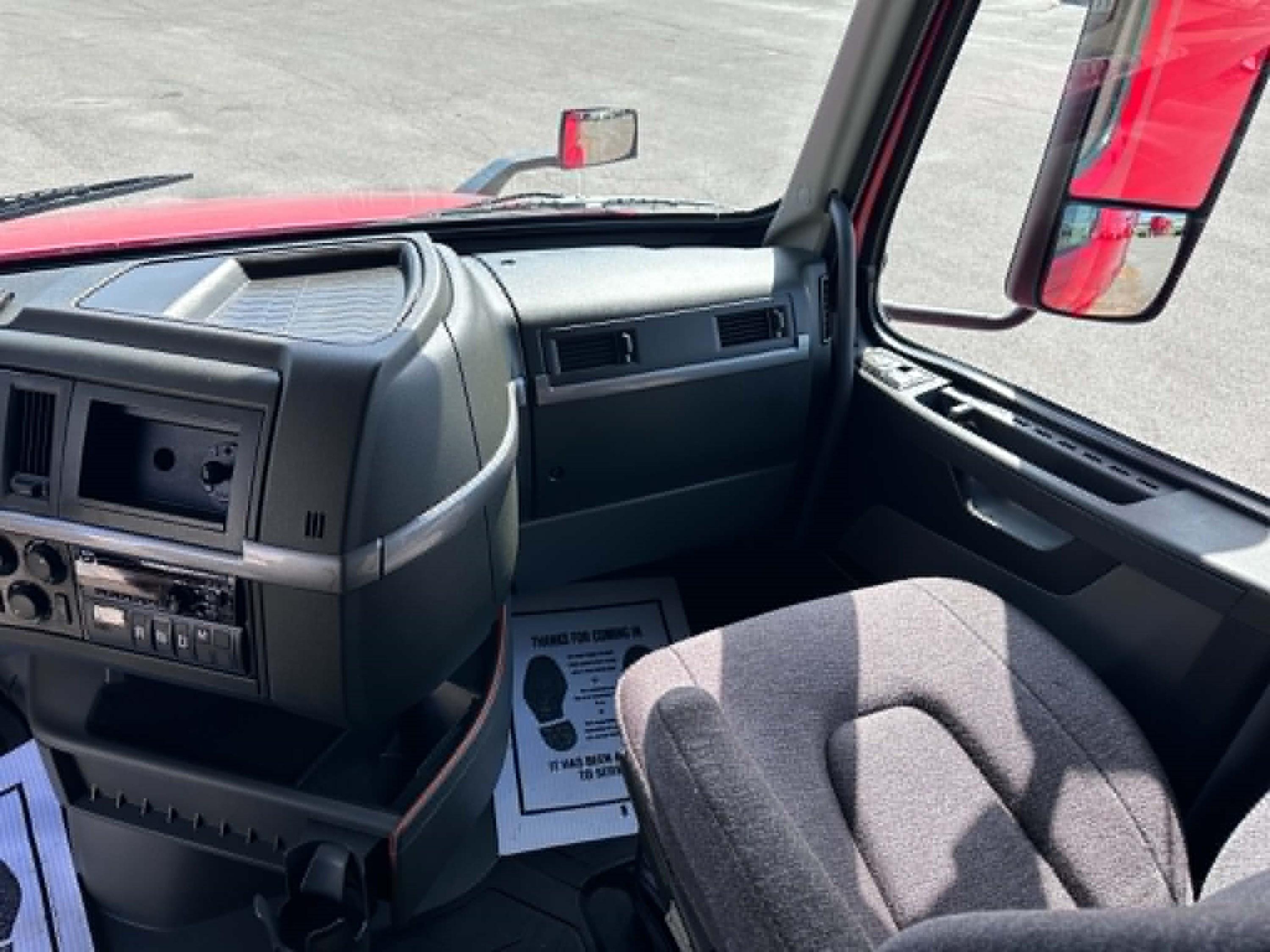 2022 Volvo VNL 760 in FRANKLIN, KY — photo 13