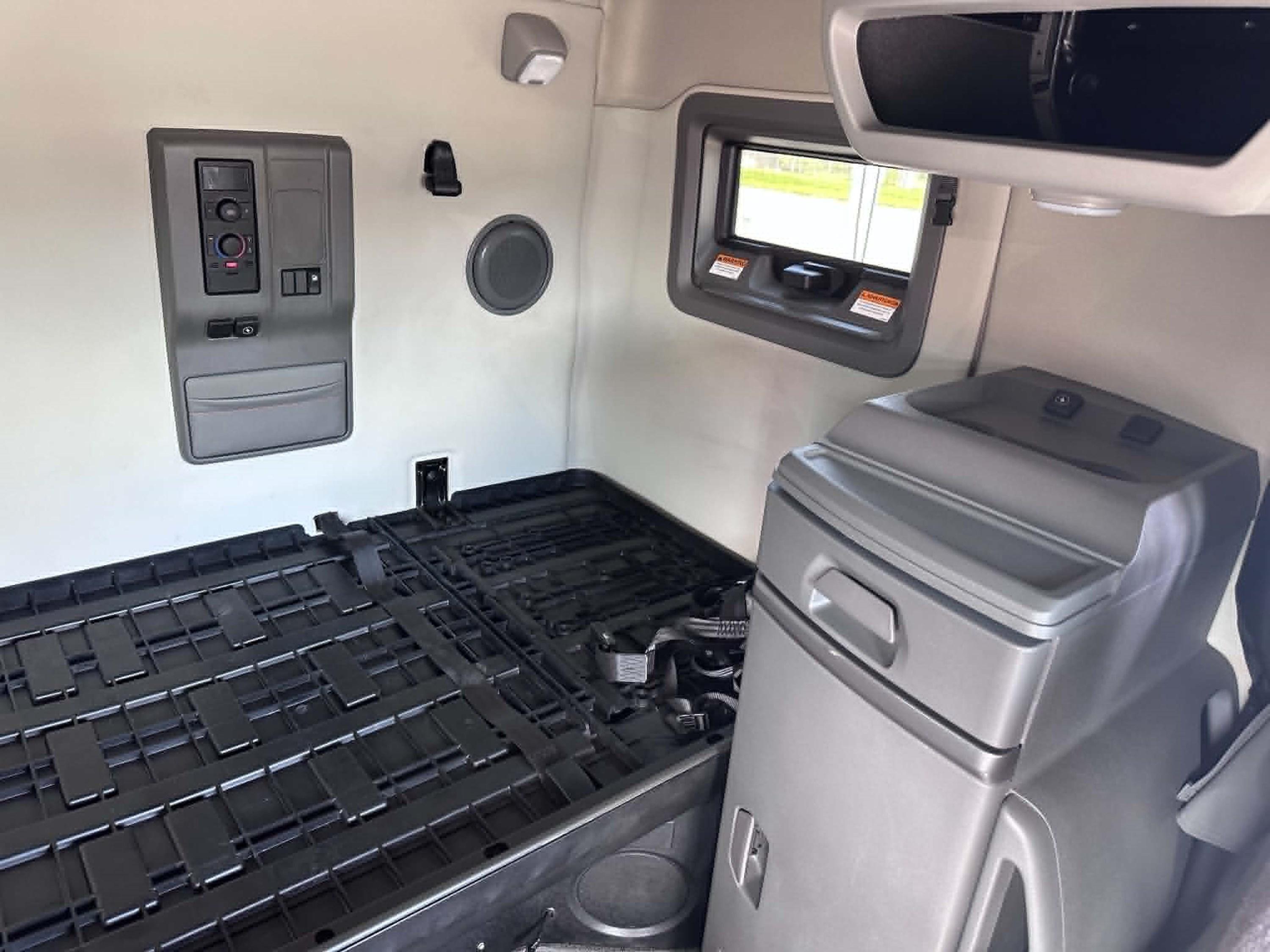 2022 Volvo VNL 760 in FRANKLIN, KY — photo 16