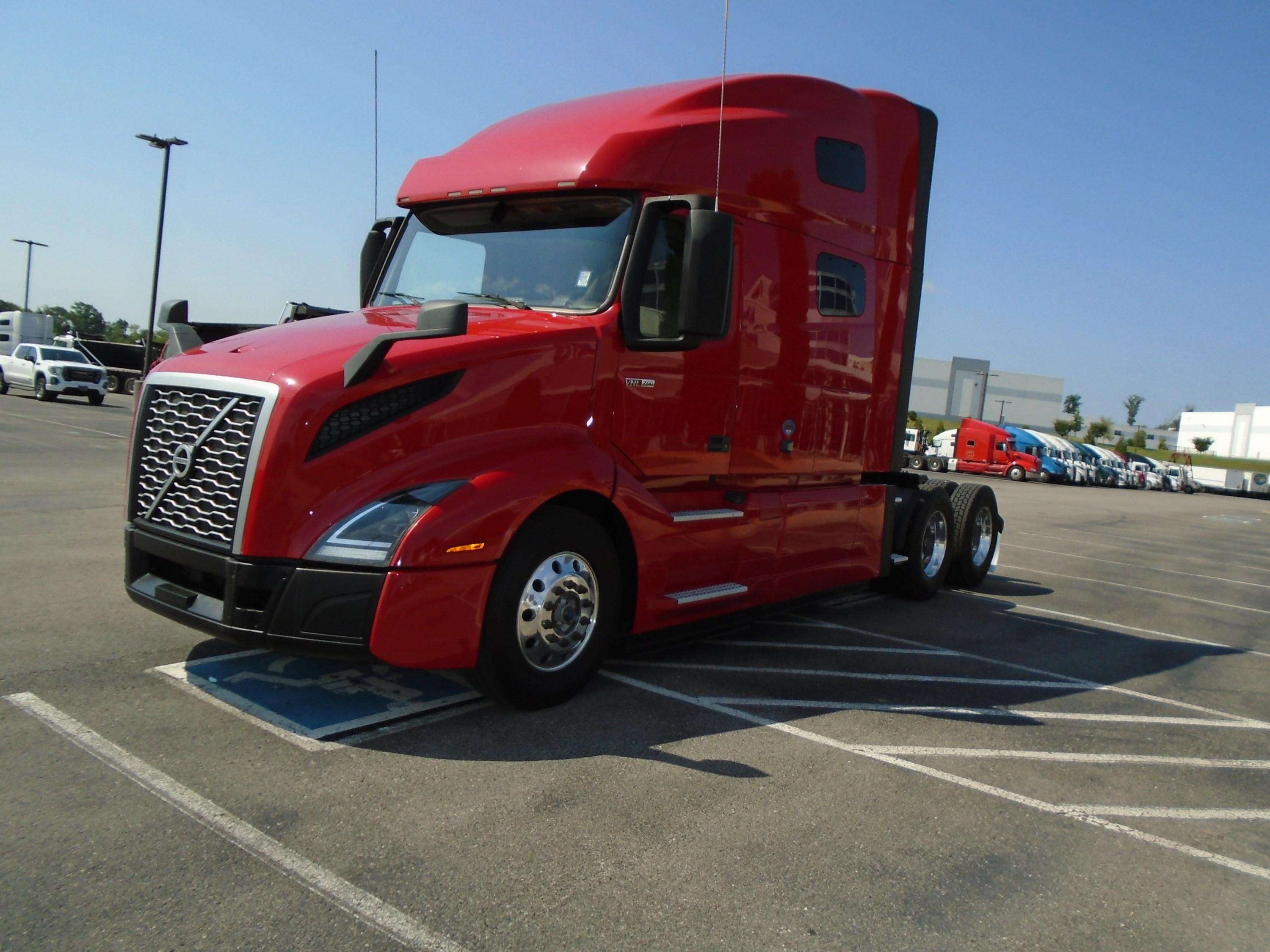 2022 Volvo VNL 760 in CLARKSVILLE, TN — photo 3