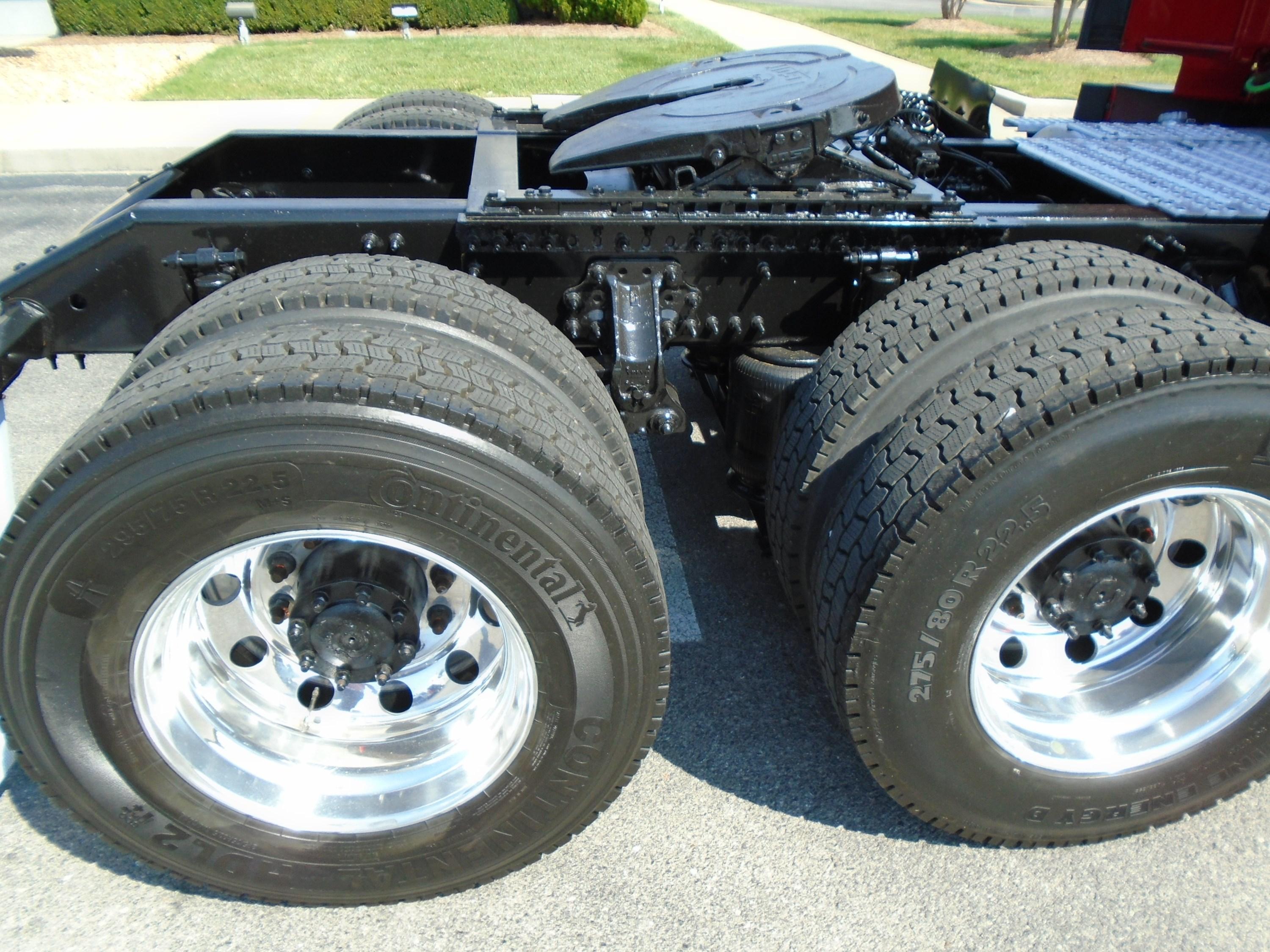 2022 Volvo VNL 760 in CLARKSVILLE, TN — photo 5