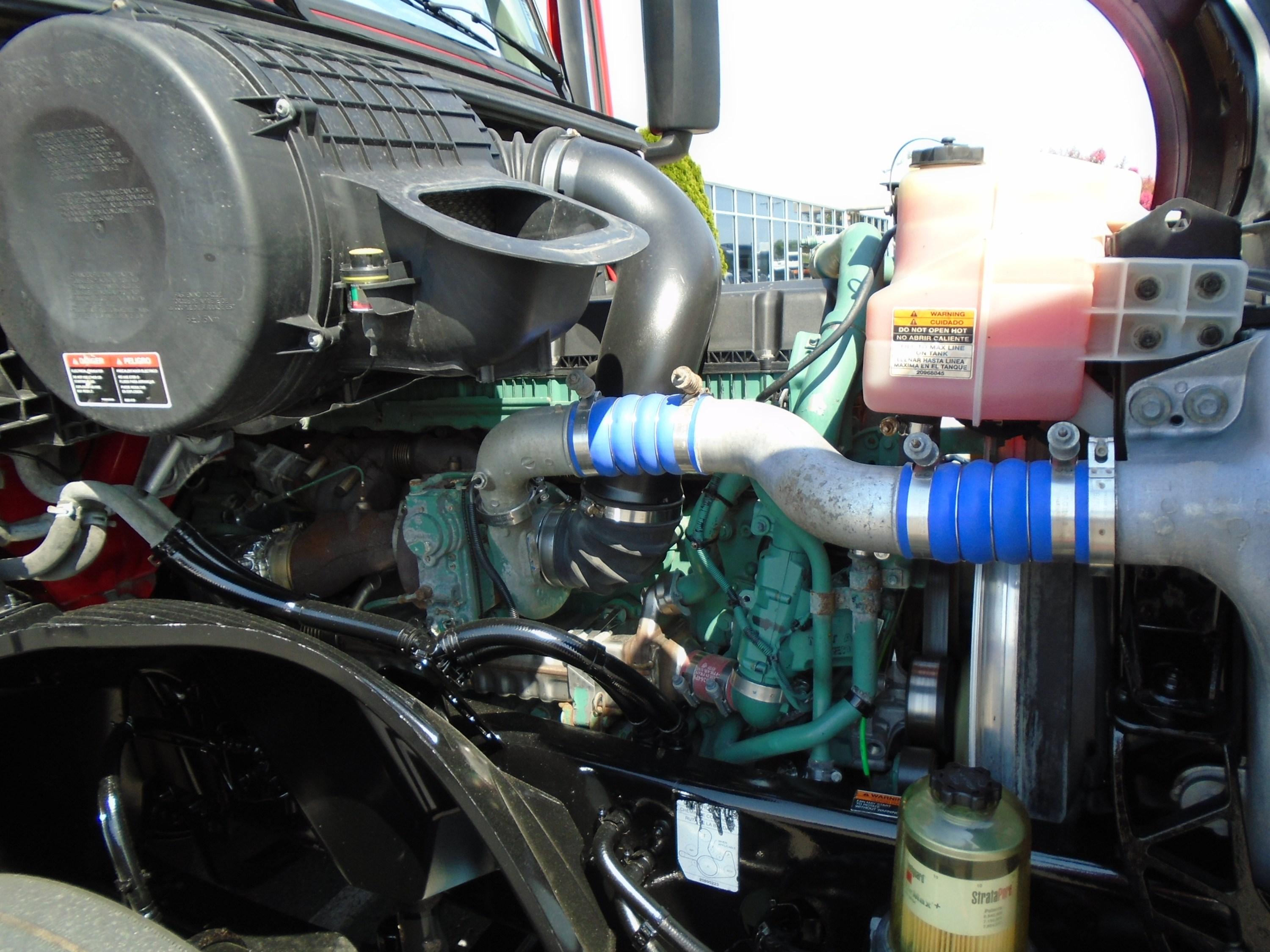 2022 Volvo VNL 760 in CLARKSVILLE, TN — photo 9