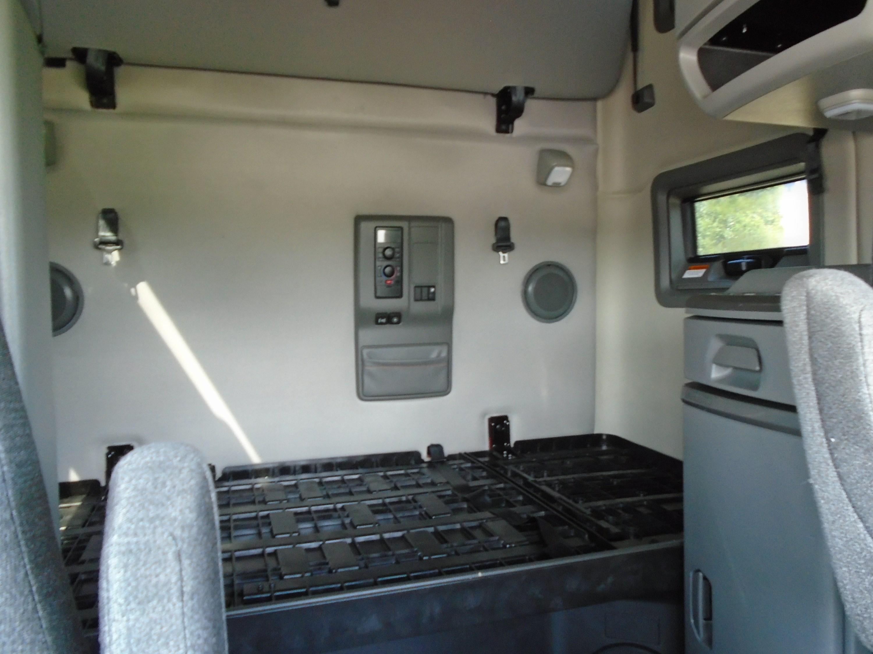 2022 Volvo VNL 760 in CLARKSVILLE, TN — photo 10