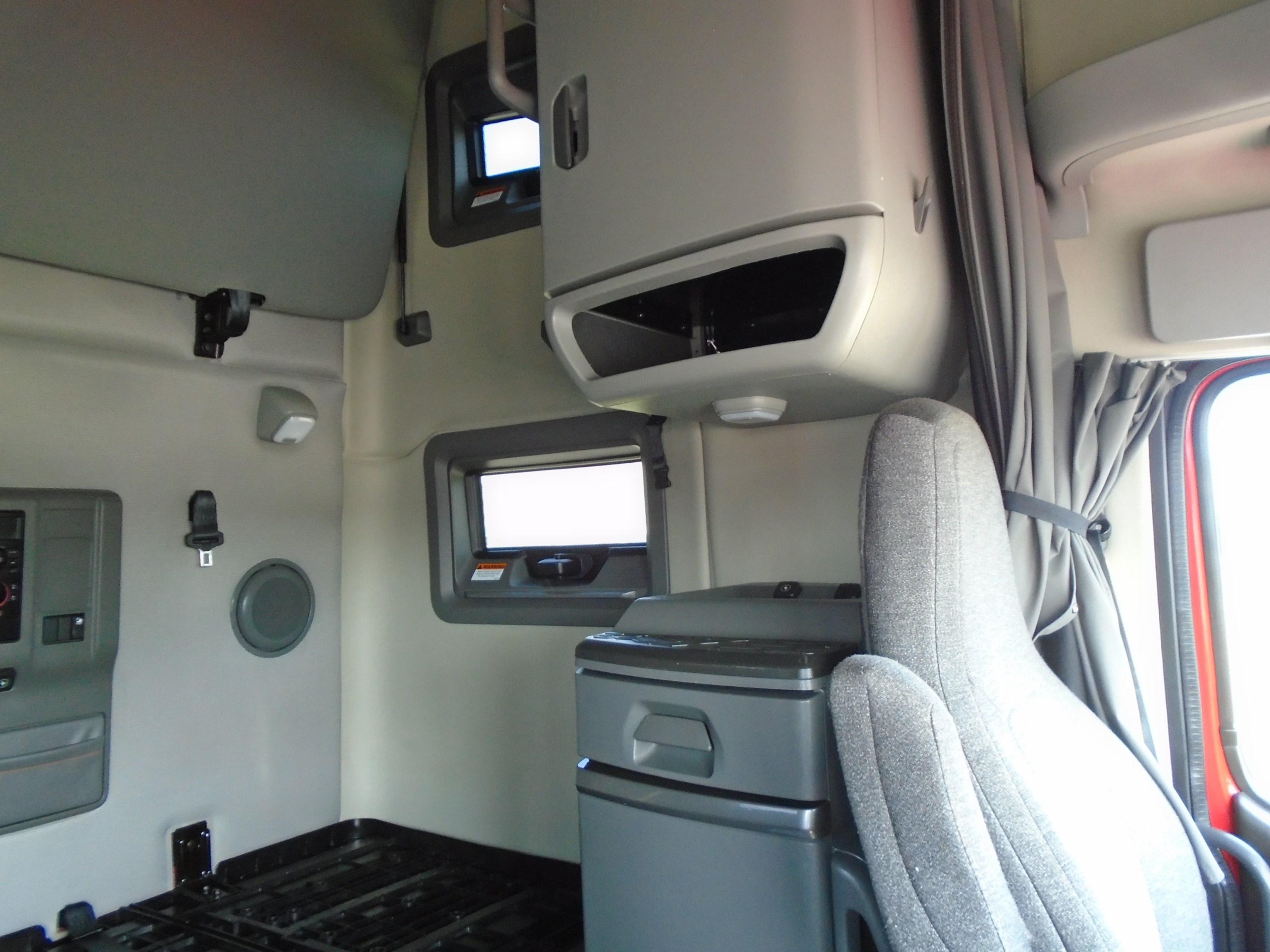 2022 Volvo VNL 760 in CLARKSVILLE, TN — photo 11