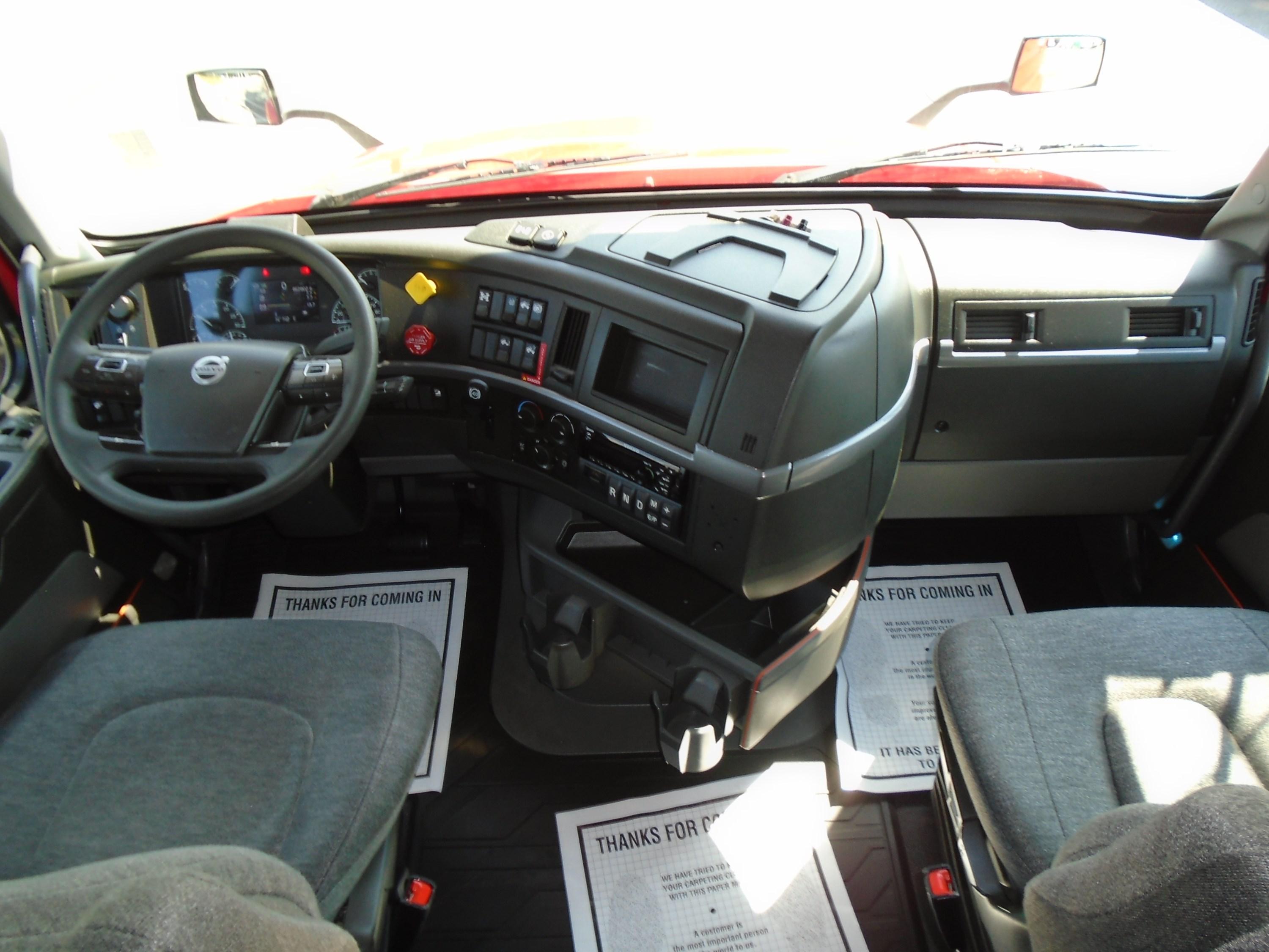 2022 Volvo VNL 760 in CLARKSVILLE, TN — photo 13