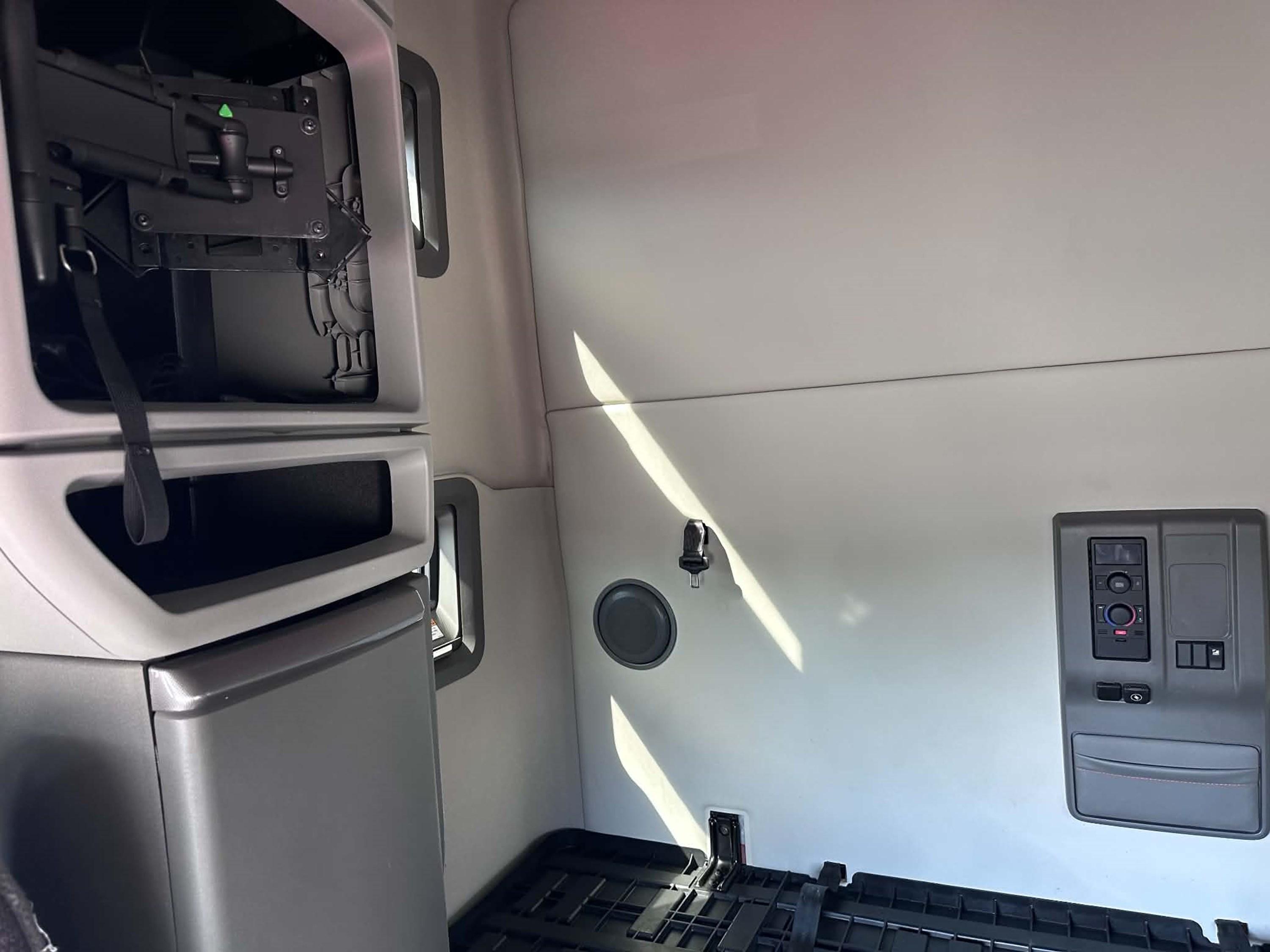 2022 Volvo VNL 760 in FRANKLIN, KY — photo 13