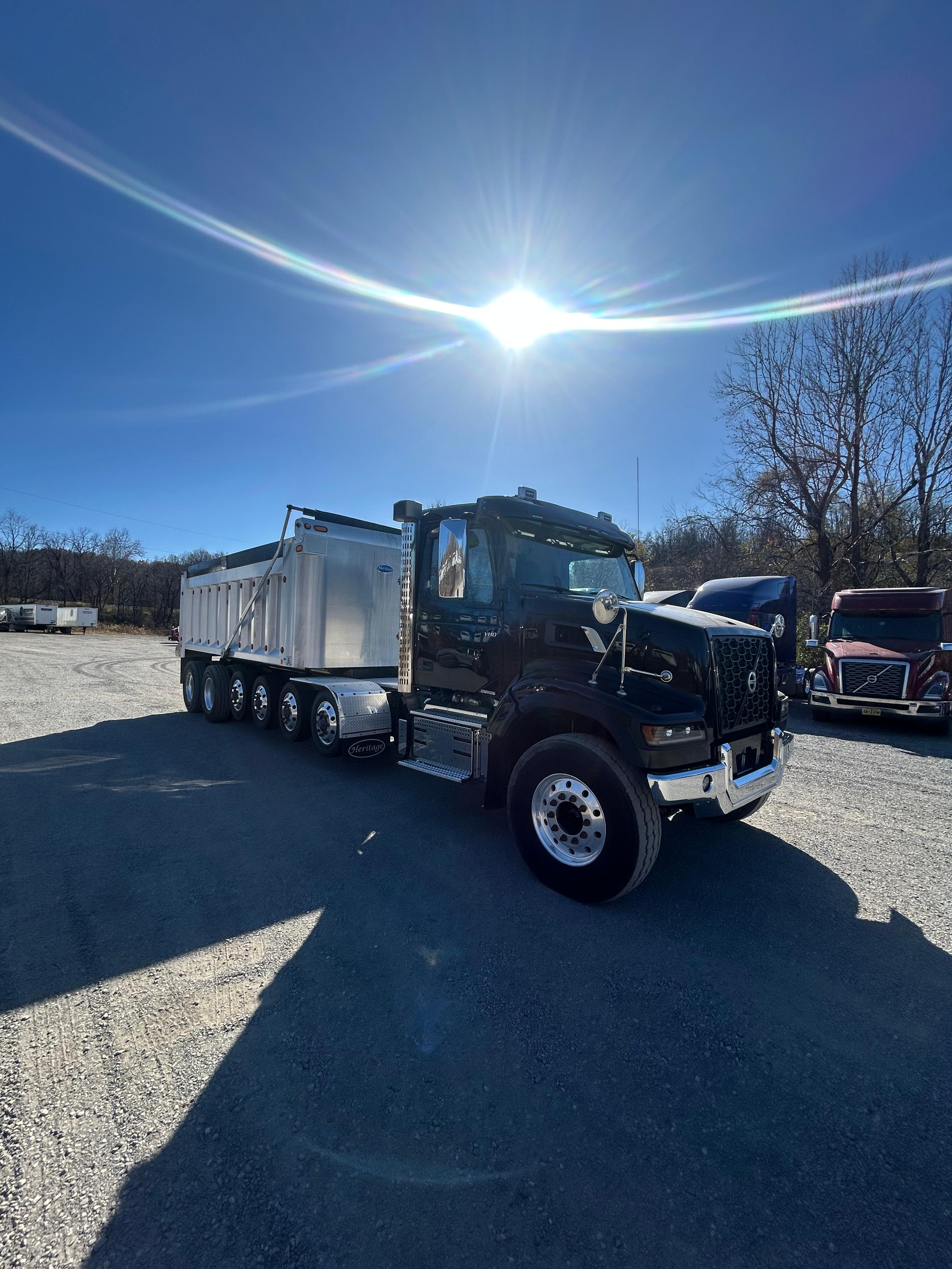 2024 Volvo VHD 300 in ROANOKE, VA — photo 2