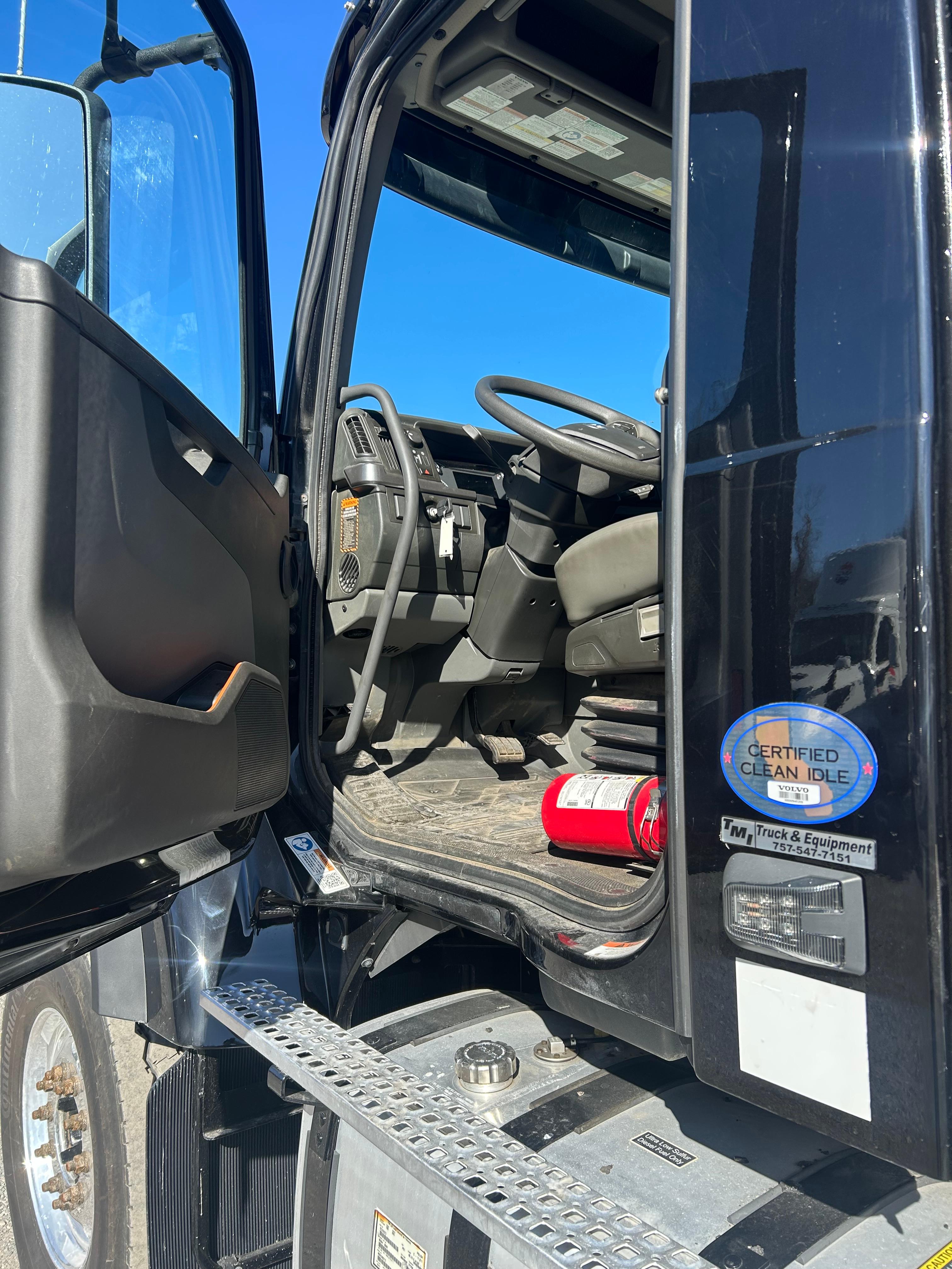 2024 Volvo VHD 300 in ROANOKE, VA — photo 7