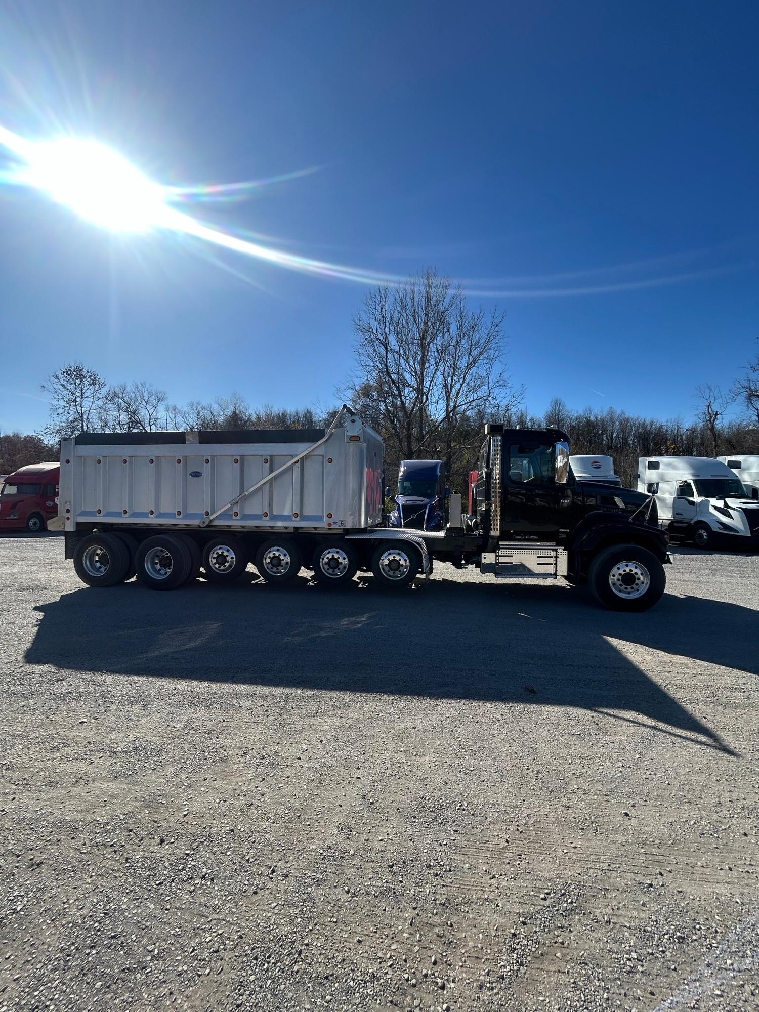 2024 Volvo VHD 300 in ROANOKE, VA — photo 8