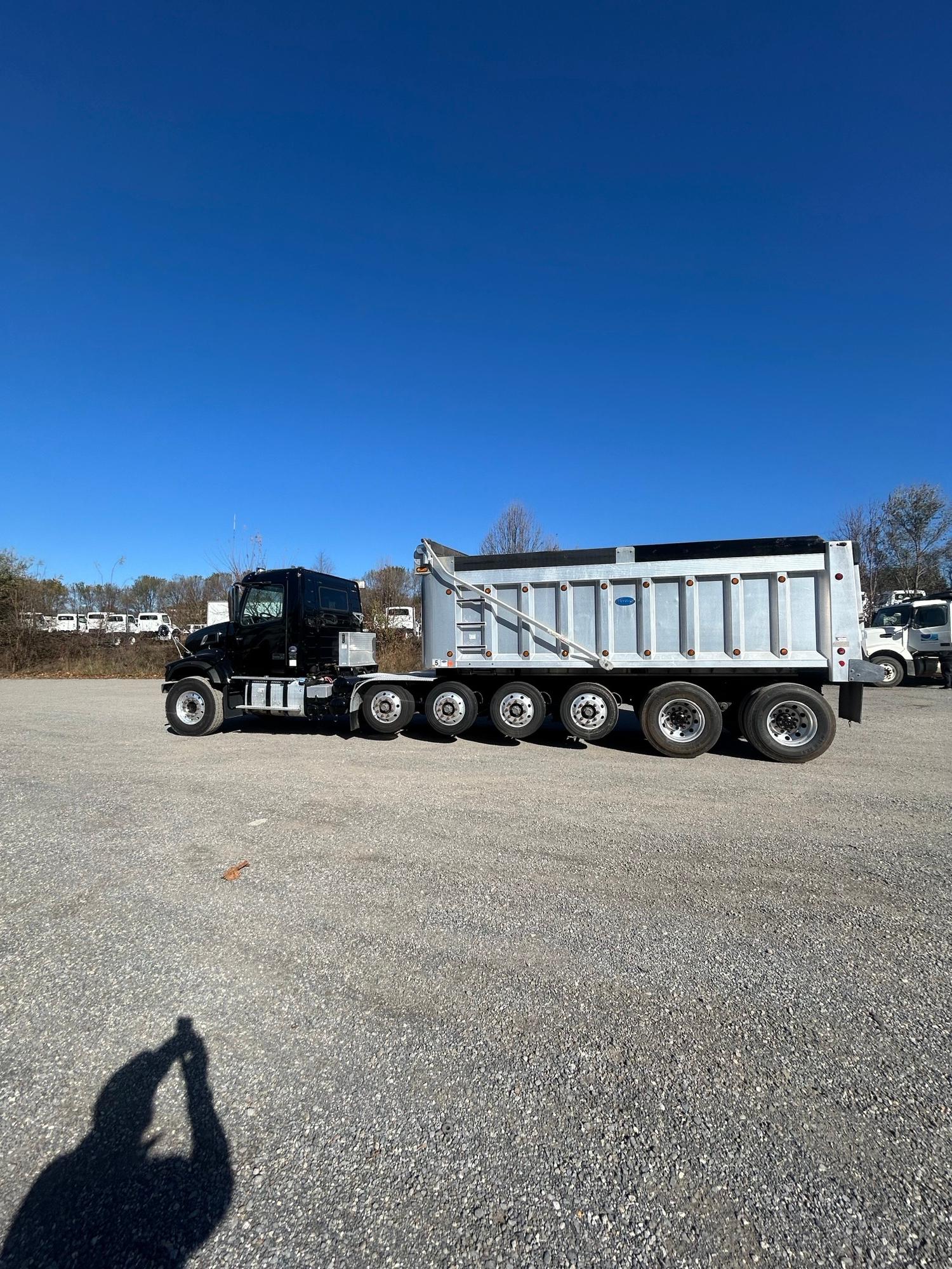2024 Volvo VHD 300 in ROANOKE, VA — photo 13