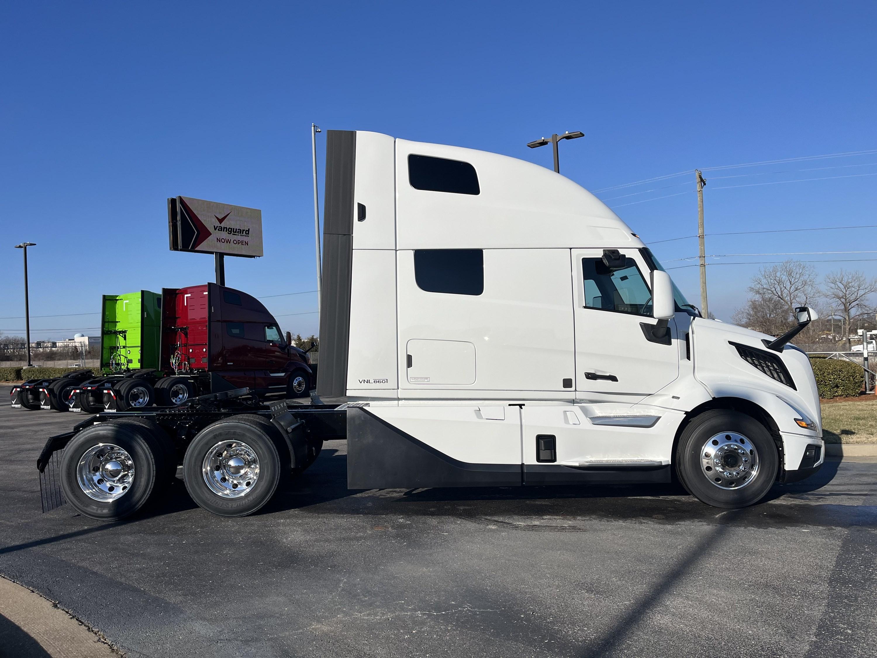 2027 Volvo VNL 860 in LA VERGNE, TN — photo 2
