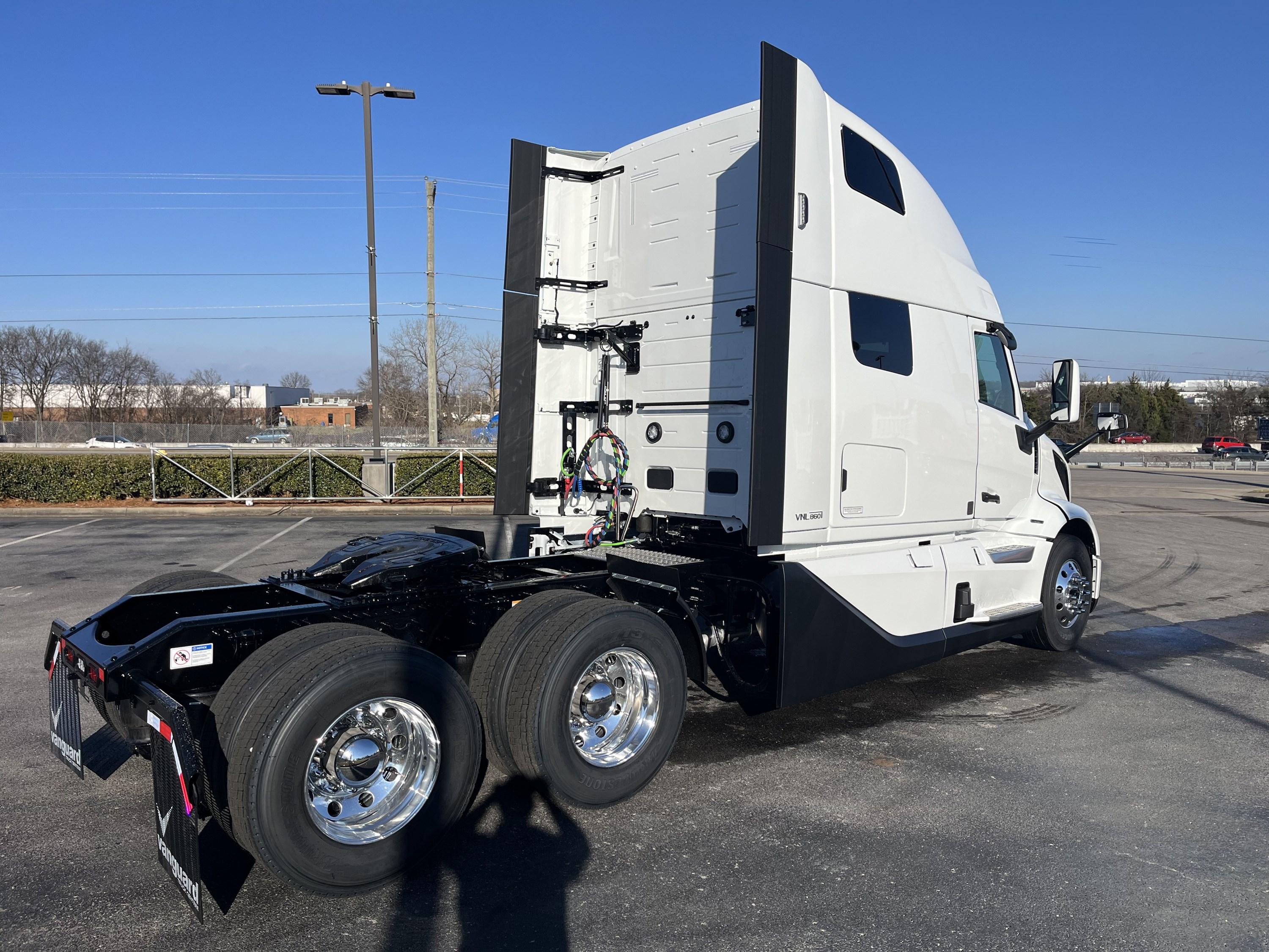 2027 Volvo VNL 860 in LA VERGNE, TN — photo 3