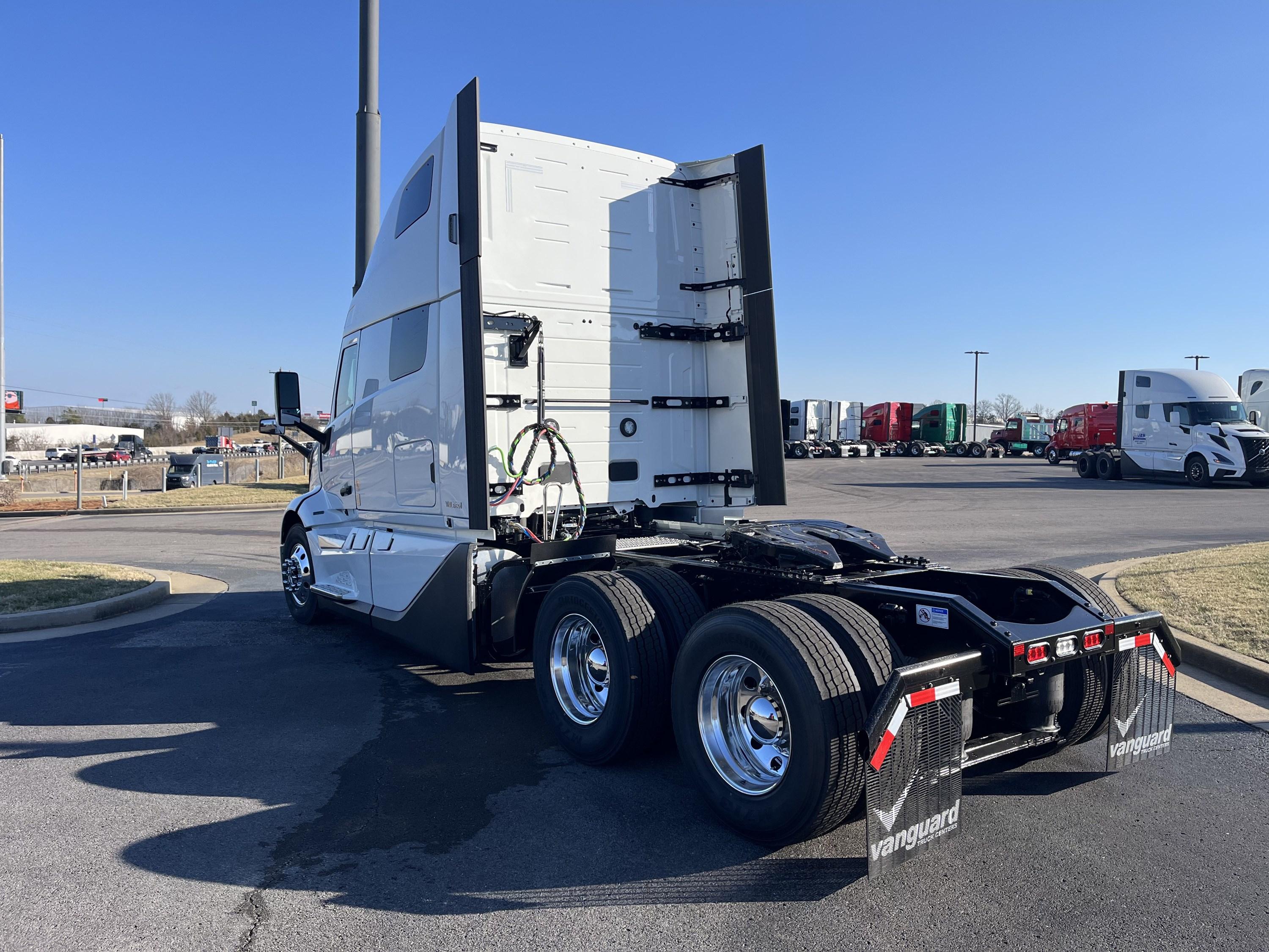 2027 Volvo VNL 860 in LA VERGNE, TN — photo 5