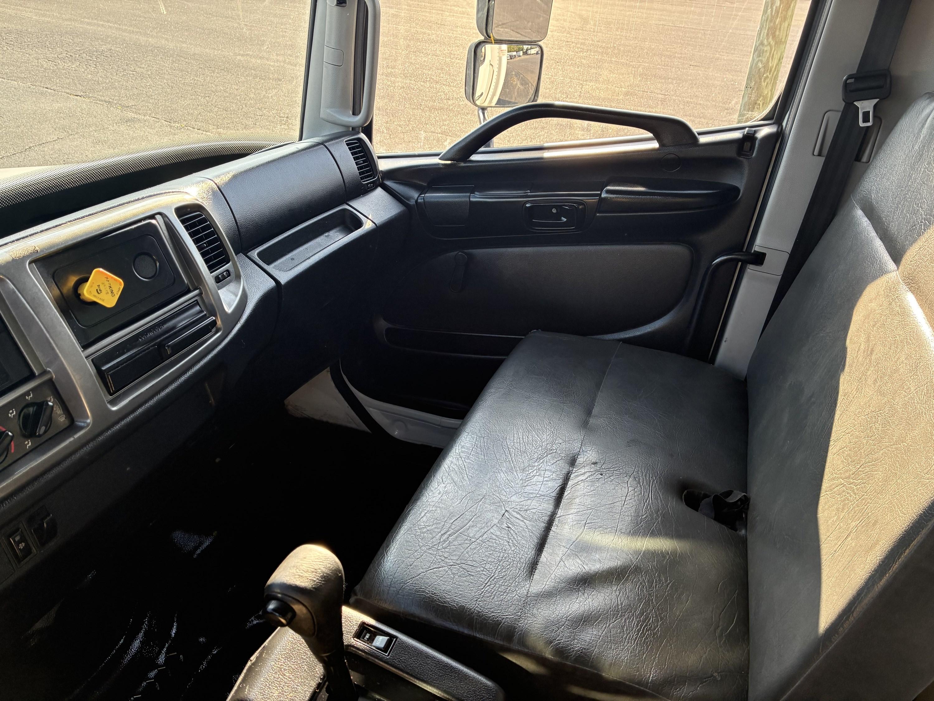 2020 Hino 268 in GREENSBORO, NC — photo 10