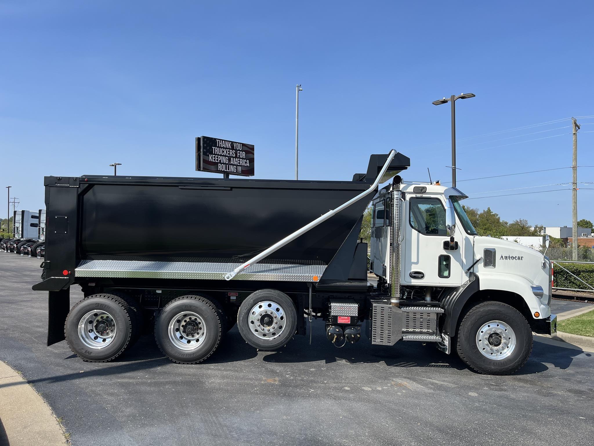 2024 Autocar DC-64 in LA VERGNE, TN — photo 2